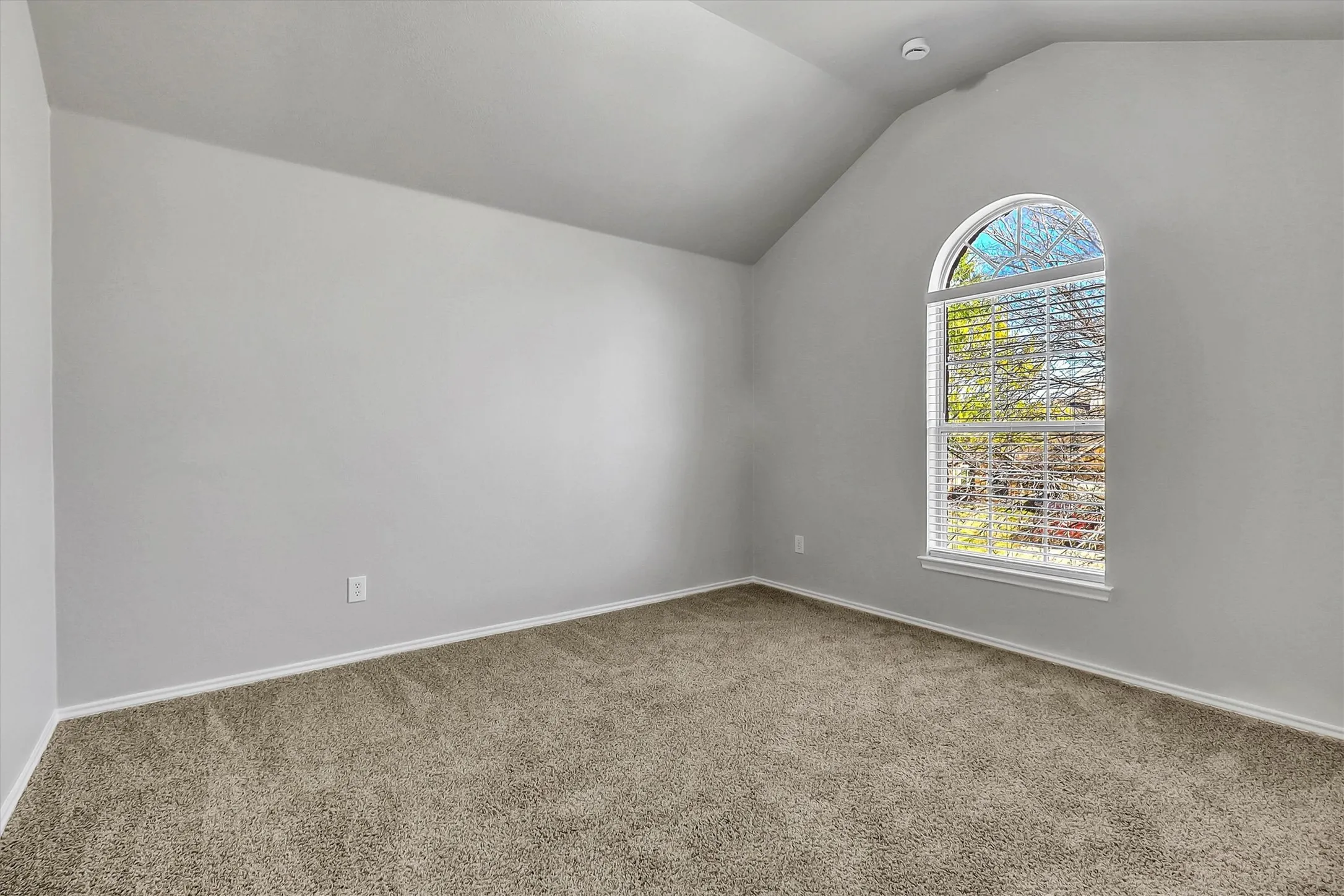 Single Family Residence For Sale in Collin County , 2045 Hanakoa Falls Drive, Anna, Texas 75409, 4 Bedroom, 3 Bathroom, 2 Garage spaces, 2,696 Sqft, built in 2005, mls#21215348, Real Estate Agent in Anna, Homes For Sale in Collin county, Homes For Sale in Anna, Realtor in Anna Texas, Real Estate Brokerage Independent Realty Texas, Luminita Cordes Realtor