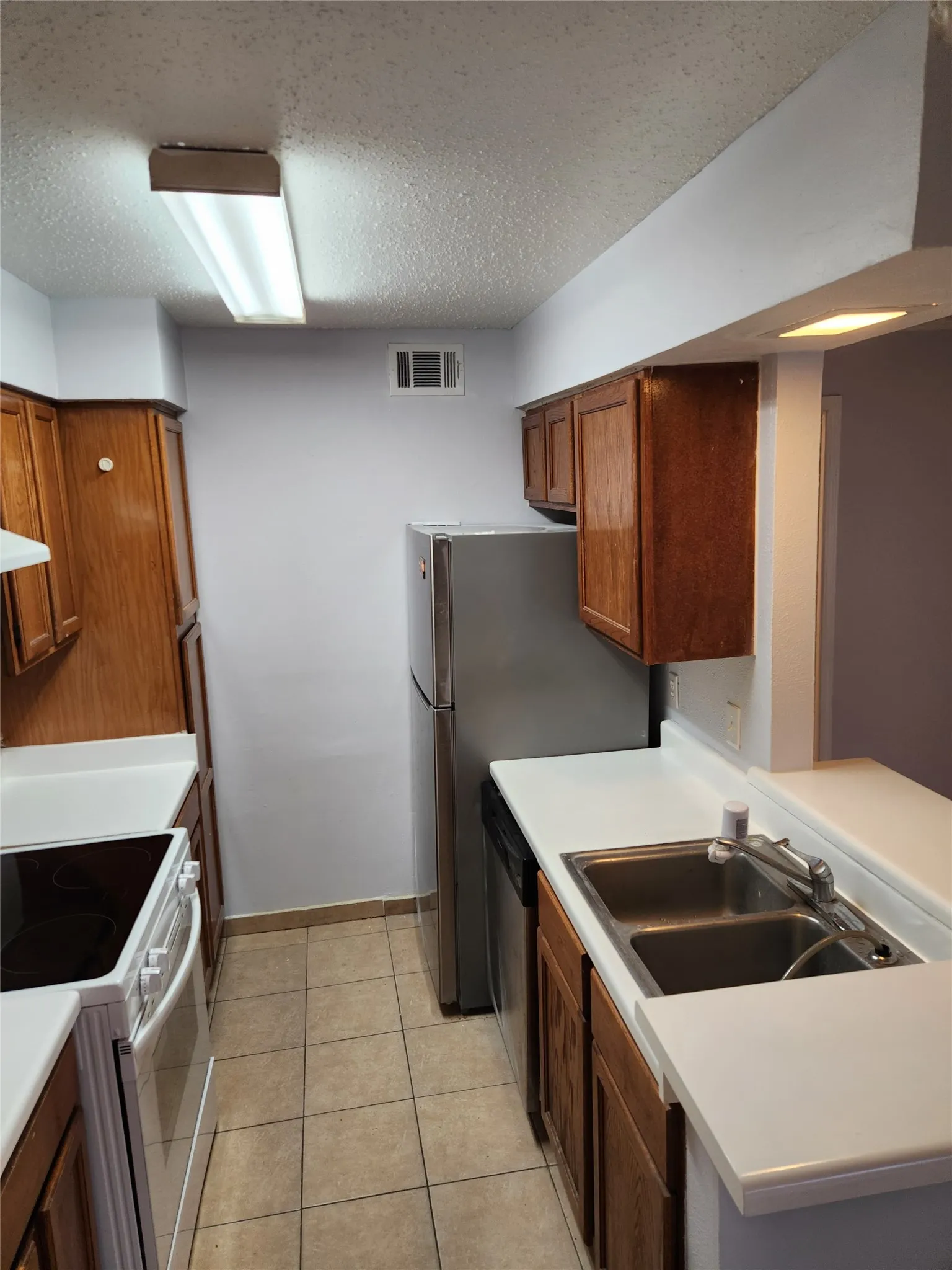 Condominium For Sale in Dallas County , 3624 Parkridge Drive 213, Dallas, Texas 75234, 1 Bedroom, 1 Bathroom, Garage spaces, 661 Sqft, built in 1982, Price $85,000, mls#21223744, Real Estate Agent in Dallas, Homes For Sale in Dallas county, Homes For Sale in Dallas, Realtor in Dallas Texas, Real Estate Brokerage Independent Realty Texas, Luminita Cordes Realtor