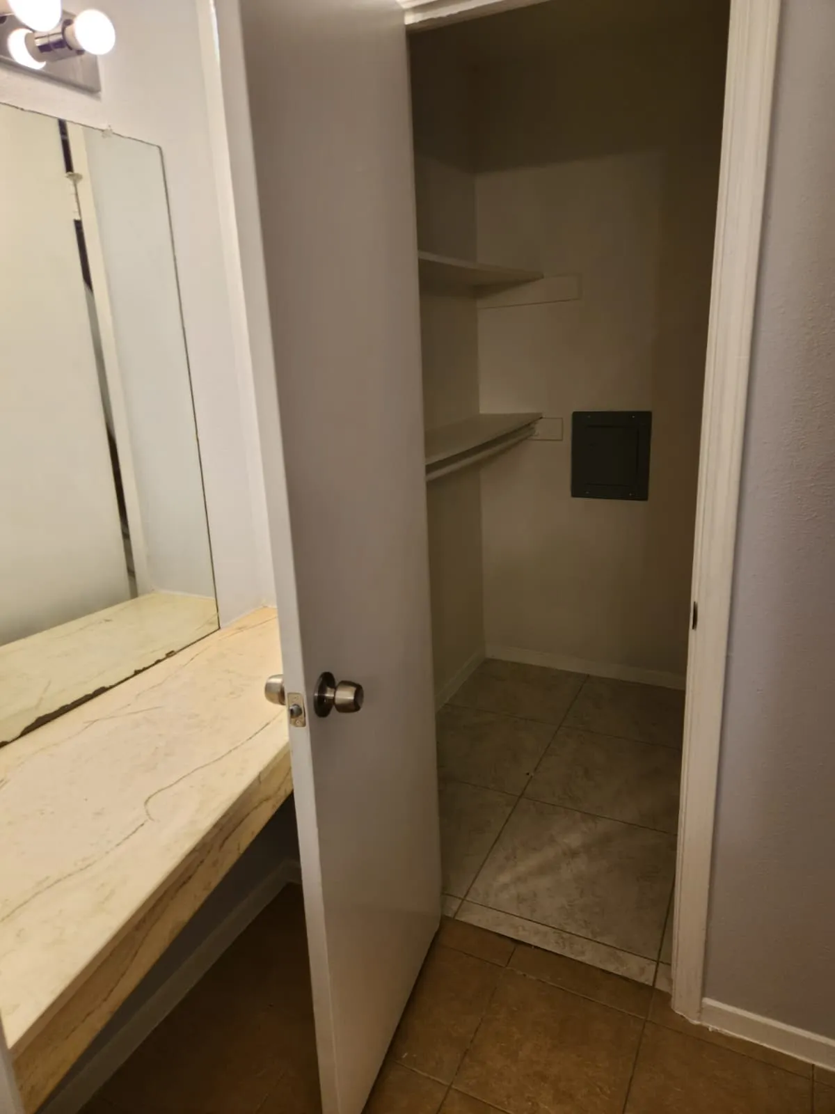 Condominium For Sale in Dallas County , 3624 Parkridge Drive 213, Dallas, Texas 75234, 1 Bedroom, 1 Bathroom, Garage spaces, 661 Sqft, built in 1982, Price $85,000, mls#21223744, Real Estate Agent in Dallas, Homes For Sale in Dallas county, Homes For Sale in Dallas, Realtor in Dallas Texas, Real Estate Brokerage Independent Realty Texas, Luminita Cordes Realtor