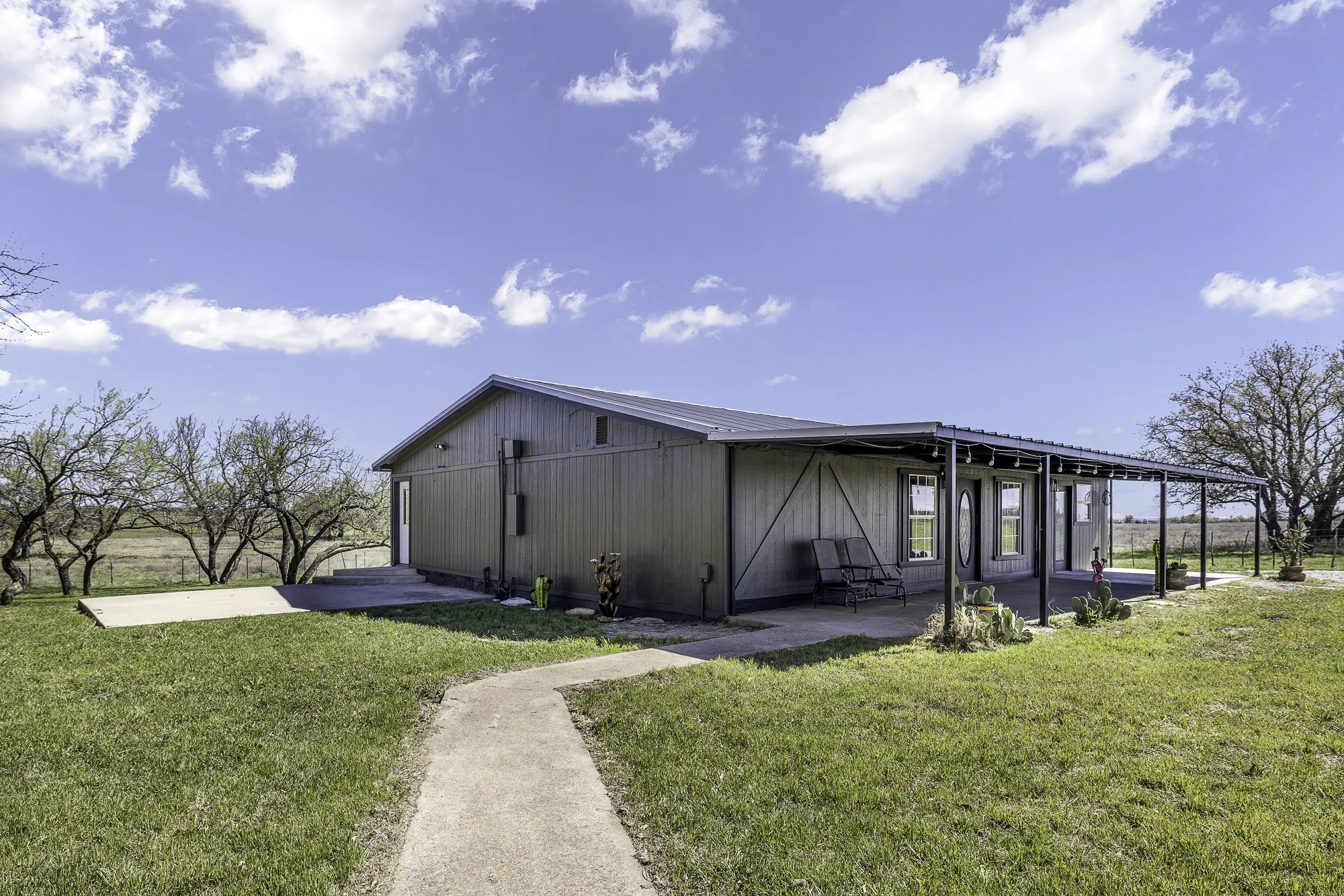 Single Family Residence For Sale in Comanche County , 951 County Road 347, Dublin, Texas 76446, 3 Bedroom, 3 Bathroom, Garage spaces, 1,794 Sqft, built in 1999, mls#21223753, Real Estate Agent in Dublin, Homes For Sale in Comanche county, Homes For Sale in Dublin, Realtor in Dublin Texas, Real Estate Brokerage Independent Realty Texas, Luminita Cordes Realtor
