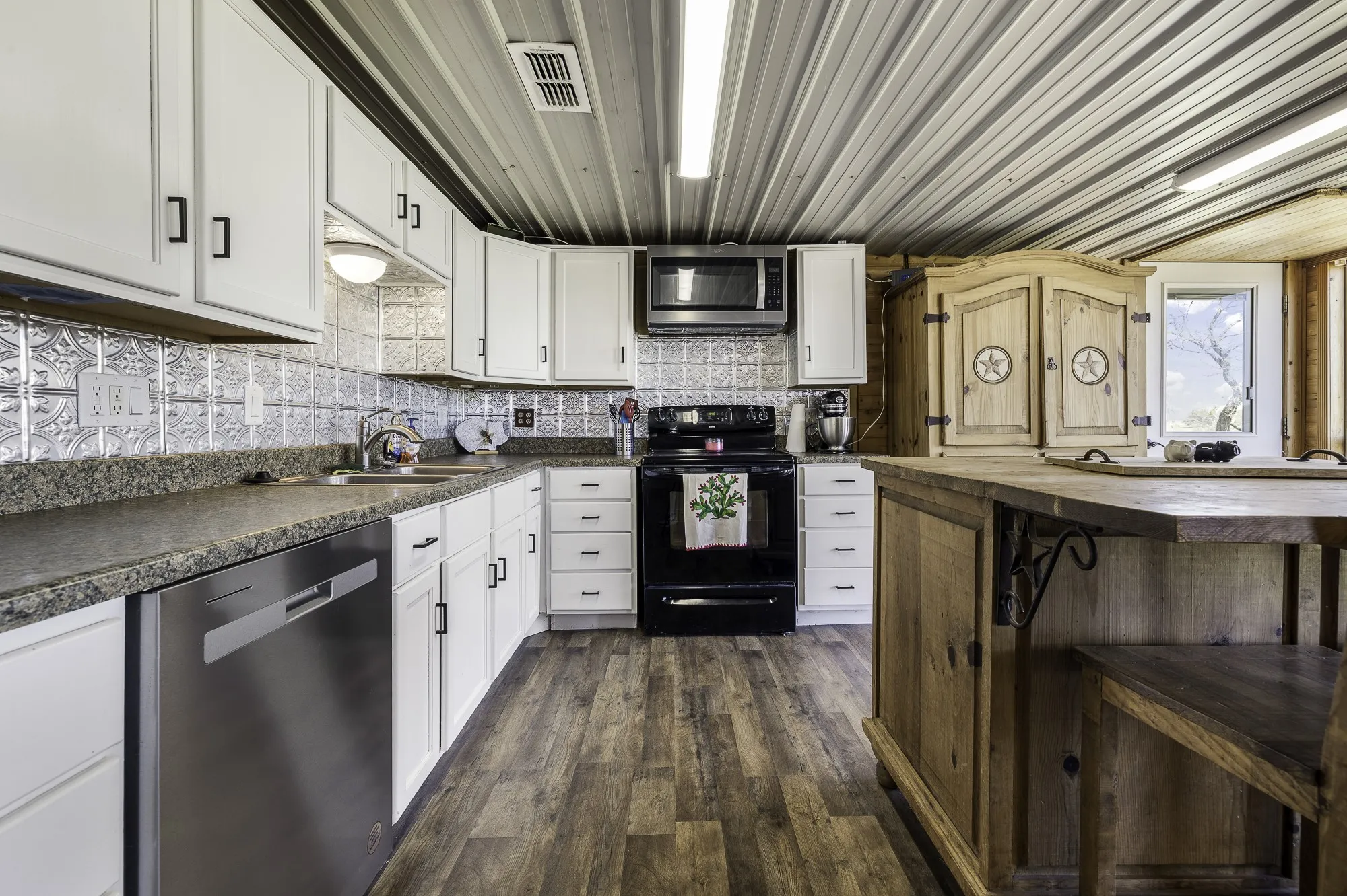 Single Family Residence For Sale in Comanche County , 951 County Road 347, Dublin, Texas 76446, 3 Bedroom, 3 Bathroom, Garage spaces, 1,794 Sqft, built in 1999, mls#21223753, Real Estate Agent in Dublin, Homes For Sale in Comanche county, Homes For Sale in Dublin, Realtor in Dublin Texas, Real Estate Brokerage Independent Realty Texas, Luminita Cordes Realtor