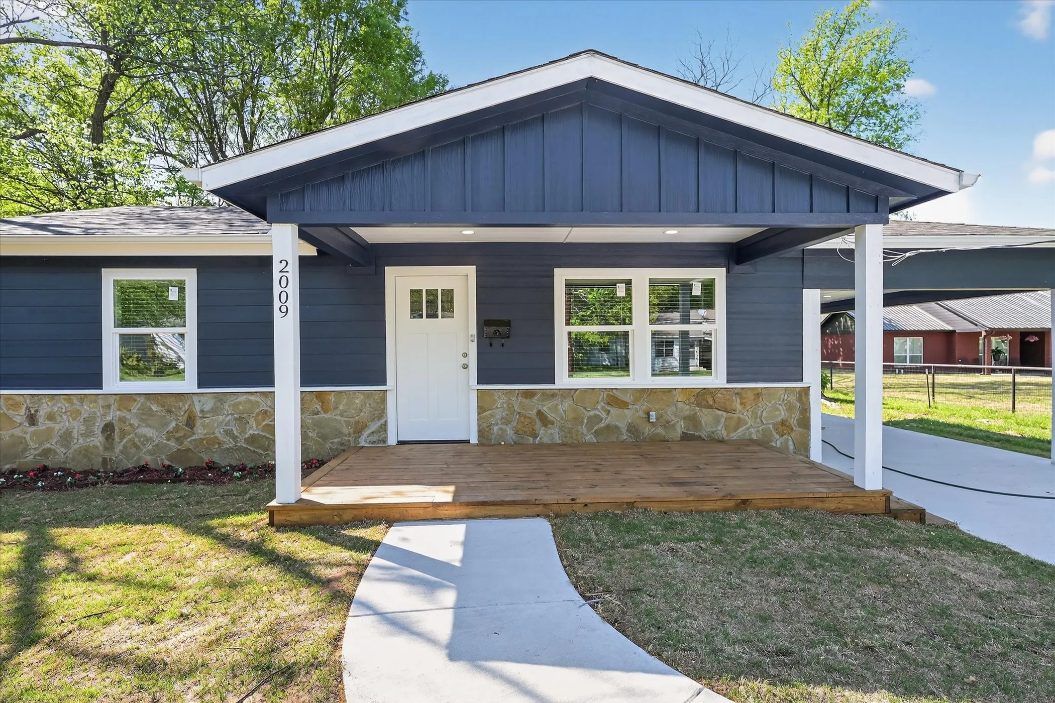 Single Family Residence For Sale in Lamar County , 2009 W Sherman Street, Paris, Texas 75460, 4 Bedrooms, 2 Bathrooms, Garage spaces, 1,430 Sqft, built in 2000, Preowned, Price $220,000, mls#21223727, Real Estate Agent in Paris, Homes For Sale in Lamar county, Homes For Sale in Paris, Realtor in Paris Texas, Real Estate Brokerage Independent Realty Texas, Luminita Cordes Realtor