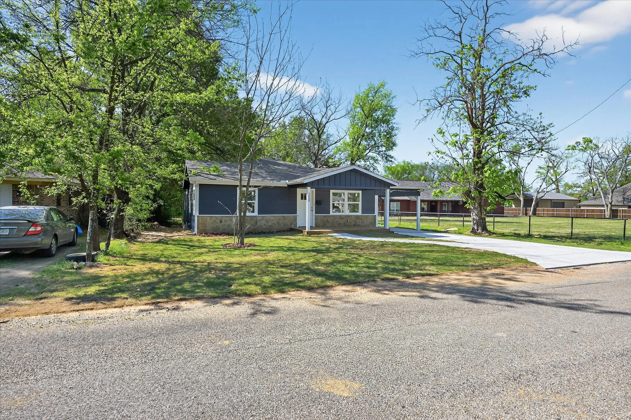 Single Family Residence For Sale in Lamar County , 2009 W Sherman Street, Paris, Texas 75460, 4 Bedrooms, 2 Bathrooms, Garage spaces, 1,430 Sqft, built in 2000, Preowned, Price $220,000, mls#21223727, Real Estate Agent in Paris, Homes For Sale in Lamar county, Homes For Sale in Paris, Realtor in Paris Texas, Real Estate Brokerage Independent Realty Texas, Luminita Cordes Realtor