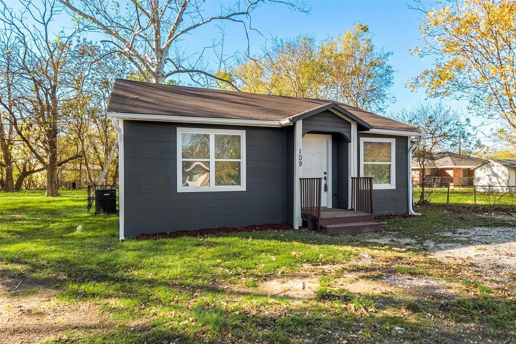 Single Family Residence For Sale in Kaufman County , 109 Lydia Street, Terrell, Texas 75160, 3 Bedrooms, 1 Bathroom, Garage spaces, 1,040 Sqft, built in 1960, Price $159,000, mls#21221596, Real Estate Agent in Terrell, Homes For Sale in Kaufman county, Homes For Sale in Terrell, Realtor in Terrell Texas, Real Estate Brokerage Independent Realty Texas, Luminita Cordes Realtor