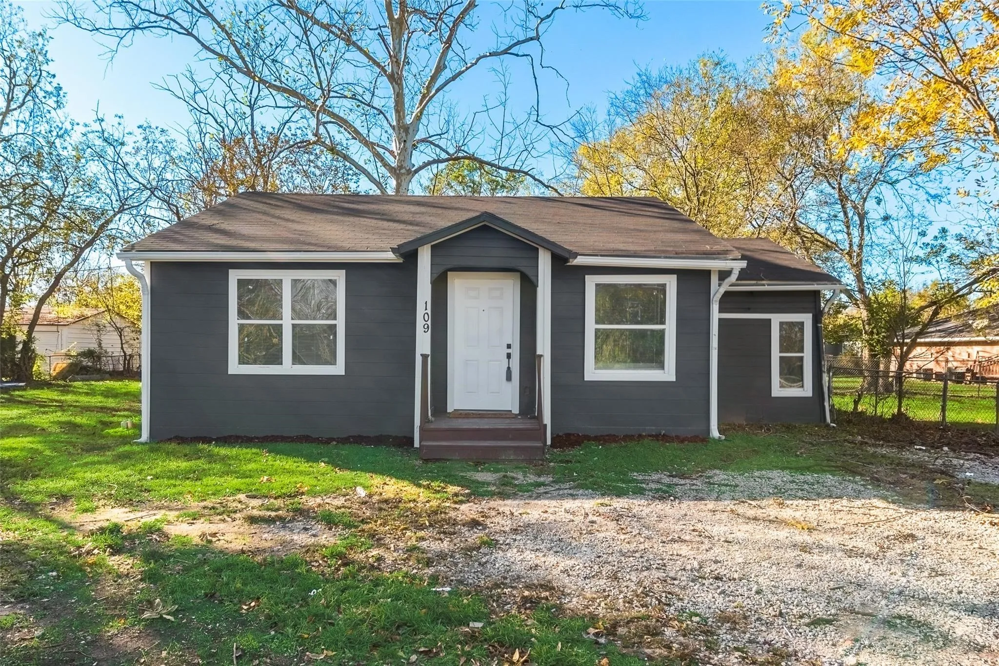 Single Family Residence For Sale in Kaufman County , 109 Lydia Street, Terrell, Texas 75160, 3 Bedrooms, 1 Bathroom, Garage spaces, 1,040 Sqft, built in 1960, Price $159,000, mls#21221596, Real Estate Agent in Terrell, Homes For Sale in Kaufman county, Homes For Sale in Terrell, Realtor in Terrell Texas, Real Estate Brokerage Independent Realty Texas, Luminita Cordes Realtor