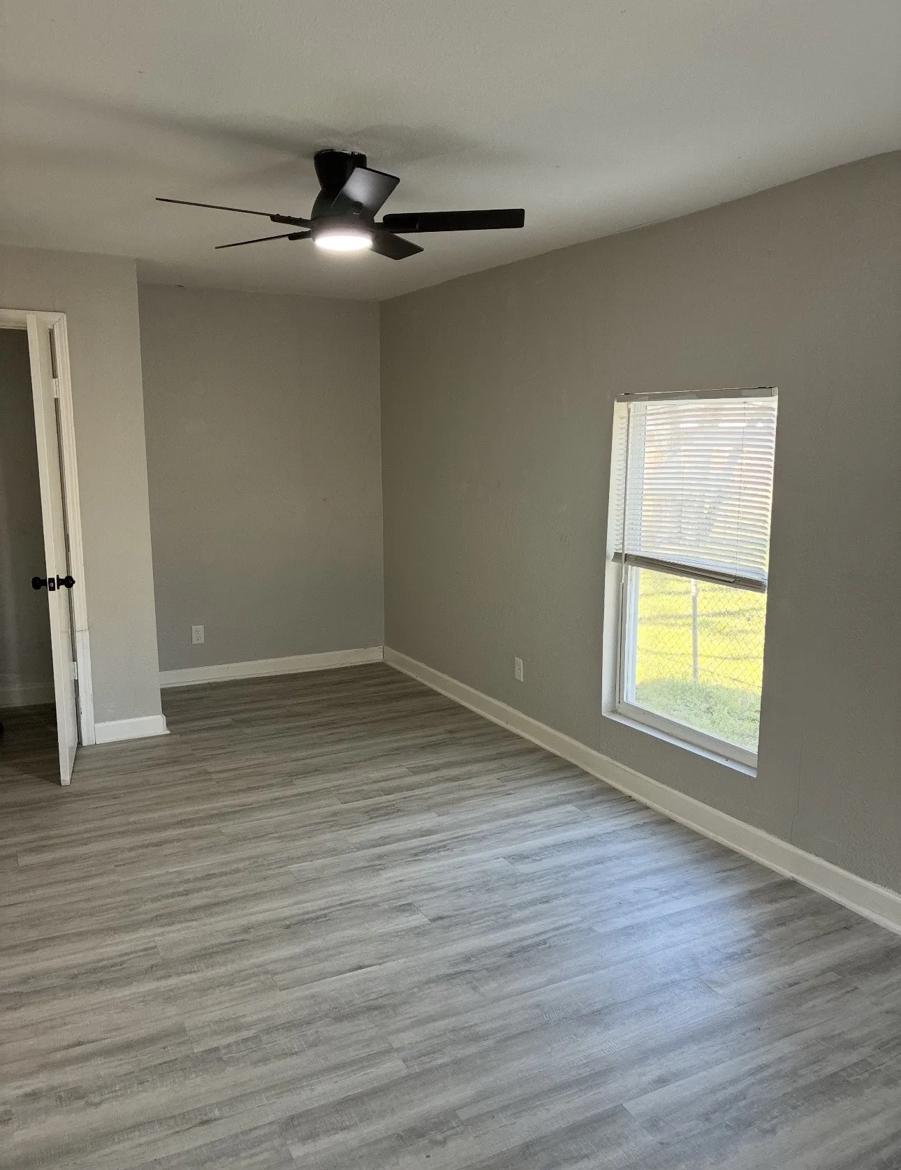 Single Family Residence For Sale in Kaufman County , 109 Lydia Street, Terrell, Texas 75160, 3 Bedrooms, 1 Bathroom, Garage spaces, 1,040 Sqft, built in 1960, Price $159,000, mls#21221596, Real Estate Agent in Terrell, Homes For Sale in Kaufman county, Homes For Sale in Terrell, Realtor in Terrell Texas, Real Estate Brokerage Independent Realty Texas, Luminita Cordes Realtor