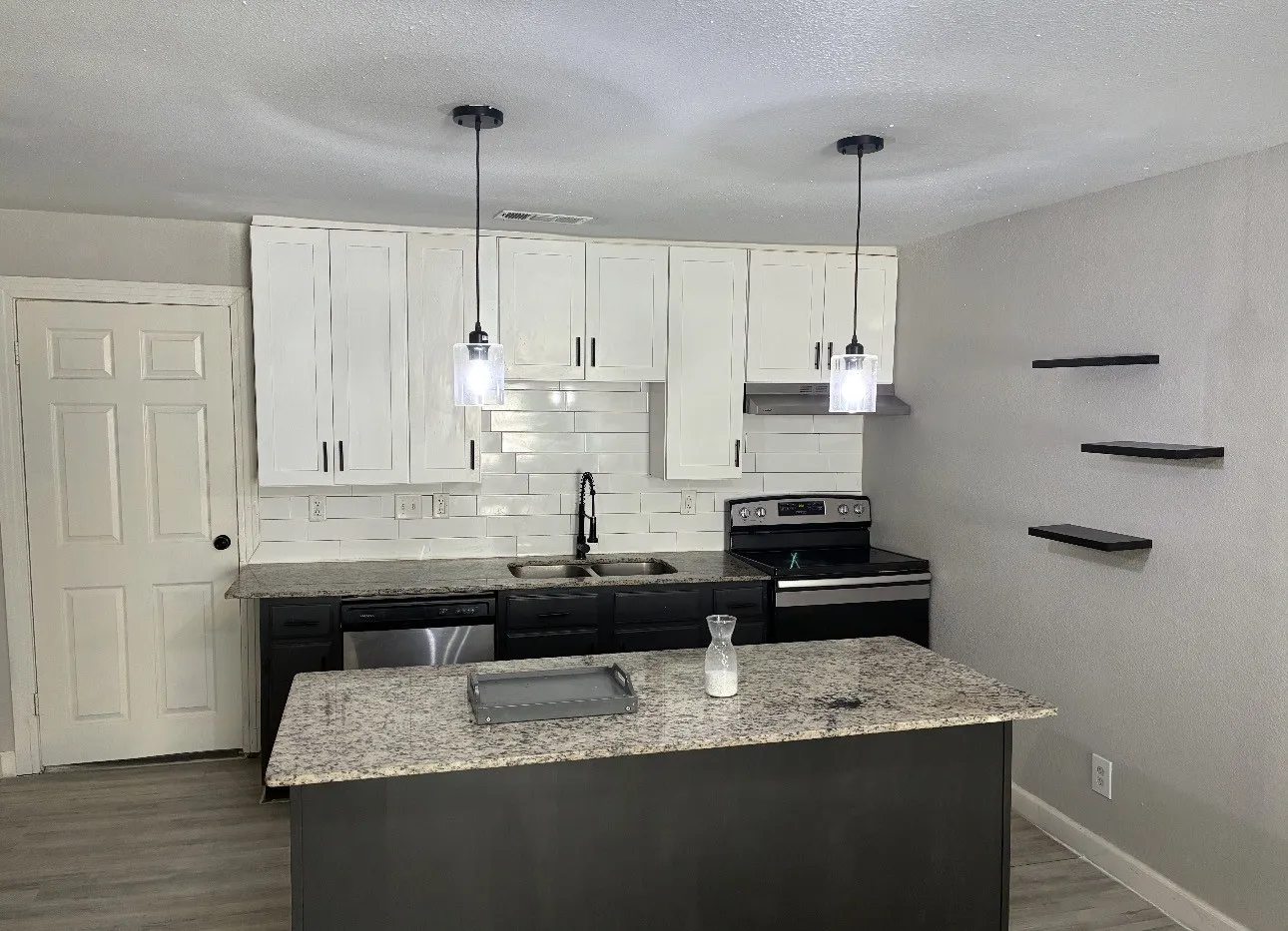Single Family Residence For Sale in Kaufman County , 109 Lydia Street, Terrell, Texas 75160, 3 Bedrooms, 1 Bathroom, Garage spaces, 1,040 Sqft, built in 1960, Price $159,000, mls#21221596, Real Estate Agent in Terrell, Homes For Sale in Kaufman county, Homes For Sale in Terrell, Realtor in Terrell Texas, Real Estate Brokerage Independent Realty Texas, Luminita Cordes Realtor