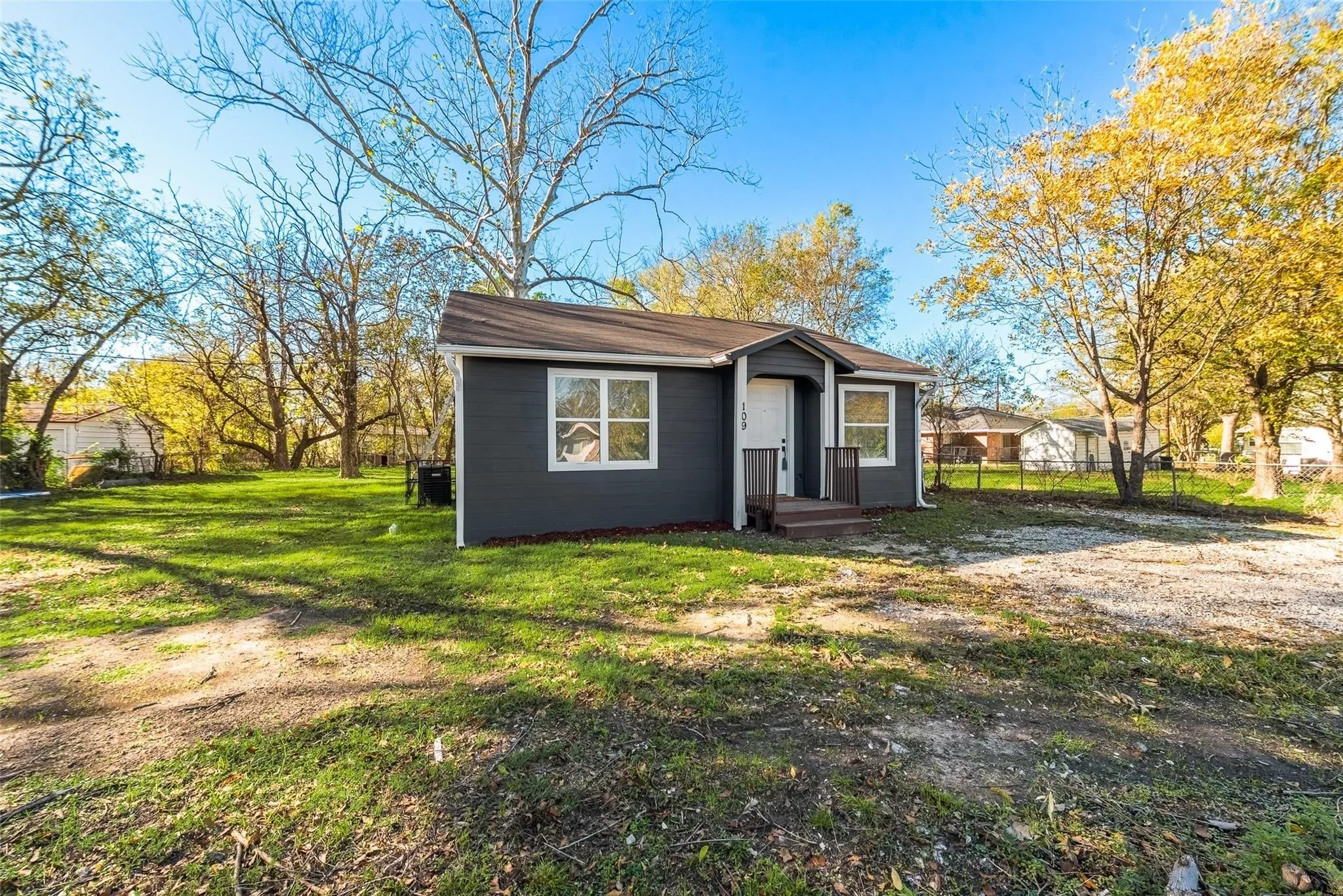 Single Family Residence For Sale in Kaufman County , 109 Lydia Street, Terrell, Texas 75160, 3 Bedrooms, 1 Bathroom, Garage spaces, 1,040 Sqft, built in 1960, Price $159,000, mls#21221596, Real Estate Agent in Terrell, Homes For Sale in Kaufman county, Homes For Sale in Terrell, Realtor in Terrell Texas, Real Estate Brokerage Independent Realty Texas, Luminita Cordes Realtor