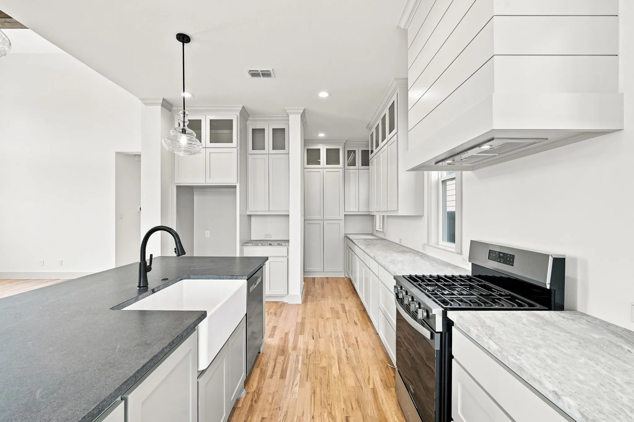 Single Family Residence For Sale in Ellis County , 409 Garrett Way, Midlothian, Texas 76065, 3 Bedroom, 3 Bathroom, 2 Garage spaces, 1,975 Sqft, built in 2026, mls#21223787, Real Estate Agent in Midlothian, Homes For Sale in Ellis county, Homes For Sale in Midlothian, Realtor in Midlothian Texas, Real Estate Brokerage Independent Realty Texas, Luminita Cordes Realtor