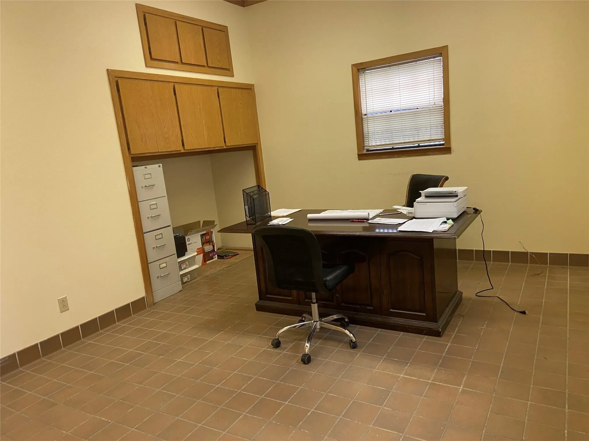 Office For Sale in Montague County , 901 Decatur Street, Bowie, Texas 76230, 0, 0, Garage spaces, 13,800 Sqft, built in 1948, Preowned, Price $550,000, mls#21223814, Real Estate Agent in Bowie, Homes For Sale in Montague county, Homes For Sale in Bowie, Realtor in Bowie Texas, Real Estate Brokerage Independent Realty Texas, Luminita Cordes Realtor