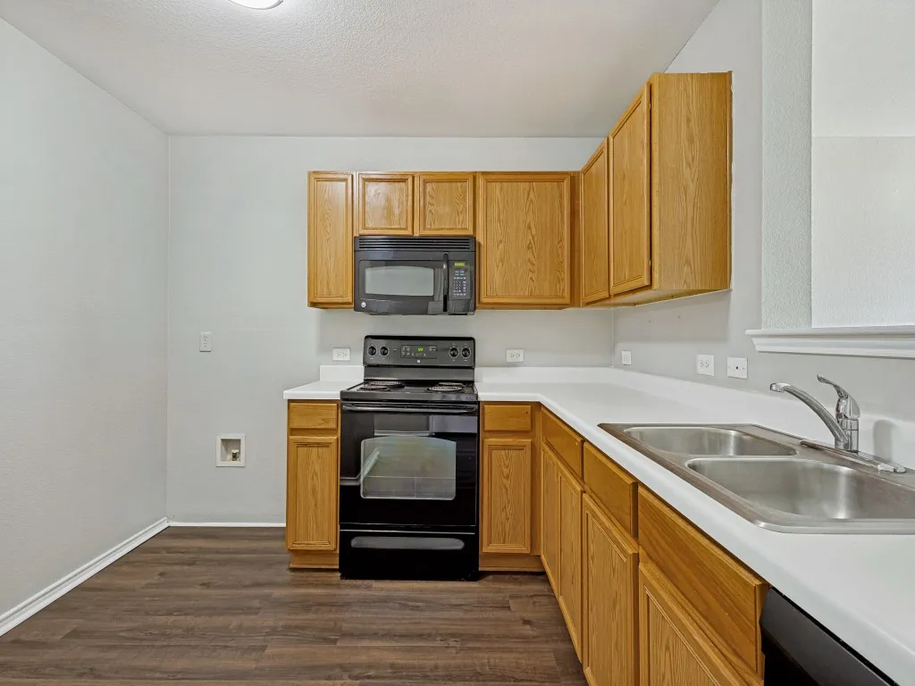 Single Family Residence For Sale in Denton County , 1442 Whitewater Drive, Little Elm, Texas 75068, 3 Bedroom, 2 Bathroom, 2 Garage spaces, 1,429 Sqft, built in 2006, mls#21223853, Real Estate Agent in Little Elm, Homes For Sale in Denton county, Homes For Sale in Little Elm, Realtor in Little Elm Texas, Real Estate Brokerage Independent Realty Texas, Luminita Cordes Realtor