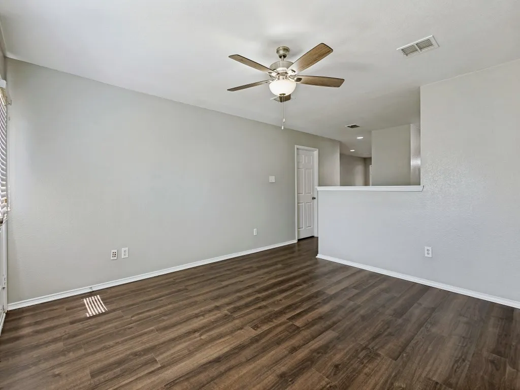 Single Family Residence For Sale in Denton County , 1442 Whitewater Drive, Little Elm, Texas 75068, 3 Bedroom, 2 Bathroom, 2 Garage spaces, 1,429 Sqft, built in 2006, mls#21223853, Real Estate Agent in Little Elm, Homes For Sale in Denton county, Homes For Sale in Little Elm, Realtor in Little Elm Texas, Real Estate Brokerage Independent Realty Texas, Luminita Cordes Realtor