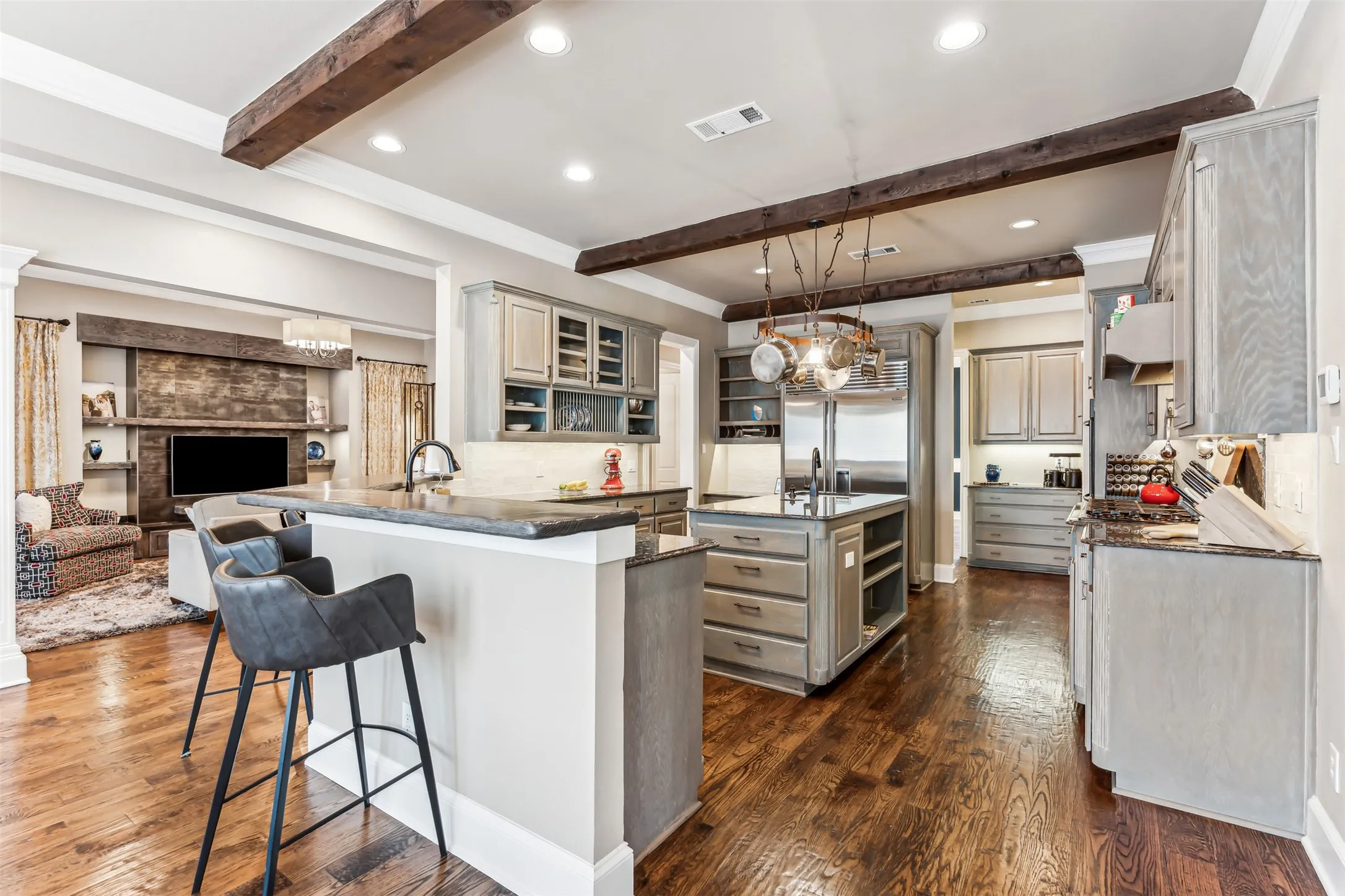 Single Family Residence For Sale in Collin County , 1815 W Forest Grove Road, Lucas, Texas 75002, 4 Bedrooms, 5 Bathrooms, 3 Garage spaces, 5,450 Sqft, built in 1998, Preowned, Price $1,850,000, mls#21203628, Real Estate Agent in Lucas, Homes For Sale in Collin county, Homes For Sale in Lucas, Realtor in Lucas Texas, Real Estate Brokerage Independent Realty Texas, Luminita Cordes Realtor