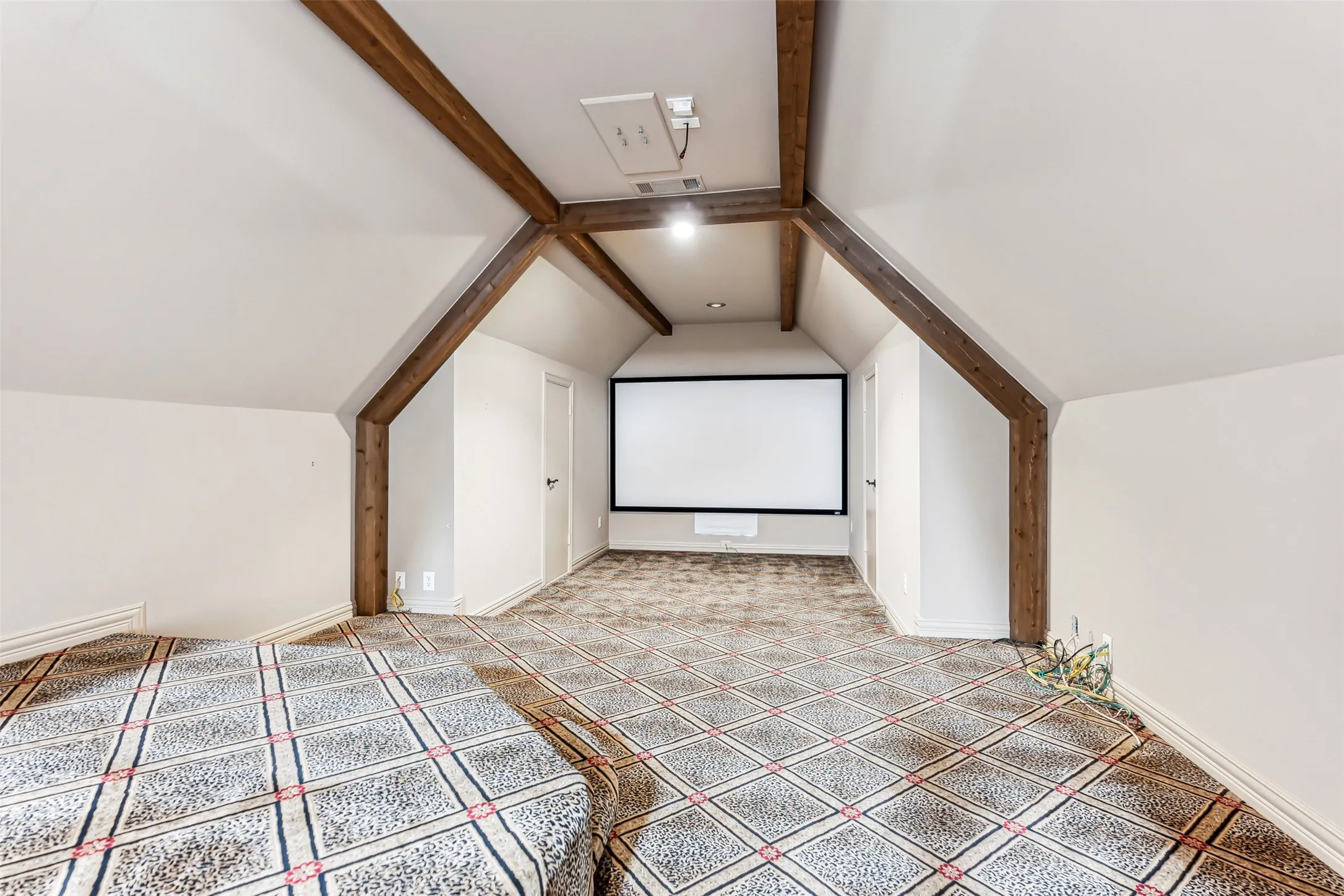 Single Family Residence For Sale in Collin County , 1815 W Forest Grove Road, Lucas, Texas 75002, 4 Bedrooms, 5 Bathrooms, 3 Garage spaces, 5,450 Sqft, built in 1998, Preowned, Price $1,850,000, mls#21203628, Real Estate Agent in Lucas, Homes For Sale in Collin county, Homes For Sale in Lucas, Realtor in Lucas Texas, Real Estate Brokerage Independent Realty Texas, Luminita Cordes Realtor
