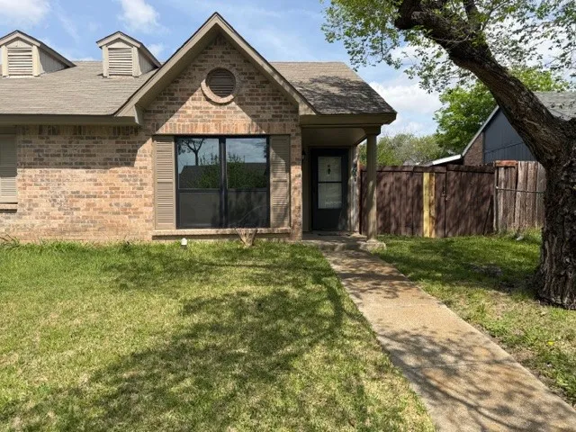 Single Family Residence For Sale in Dallas County , 9551 Gonzales Drive, Dallas, Texas 75227, 2 Bedroom, 1 Bathroom, Garage spaces, 940 Sqft, built in 1982, Preowned, mls#21223675, Real Estate Agent in Dallas, Homes For Sale in Dallas county, Homes For Sale in Dallas, Realtor in Dallas Texas, Real Estate Brokerage Independent Realty Texas, Luminita Cordes Realtor