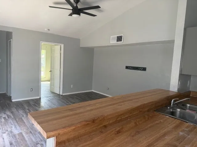 Single Family Residence For Sale in Dallas County , 9551 Gonzales Drive, Dallas, Texas 75227, 2 Bedroom, 1 Bathroom, Garage spaces, 940 Sqft, built in 1982, Preowned, mls#21223675, Real Estate Agent in Dallas, Homes For Sale in Dallas county, Homes For Sale in Dallas, Realtor in Dallas Texas, Real Estate Brokerage Independent Realty Texas, Luminita Cordes Realtor