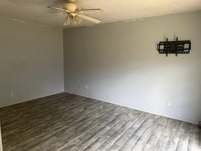 Single Family Residence For Sale in Dallas County , 9551 Gonzales Drive, Dallas, Texas 75227, 2 Bedroom, 1 Bathroom, Garage spaces, 940 Sqft, built in 1982, Preowned, mls#21223675, Real Estate Agent in Dallas, Homes For Sale in Dallas county, Homes For Sale in Dallas, Realtor in Dallas Texas, Real Estate Brokerage Independent Realty Texas, Luminita Cordes Realtor