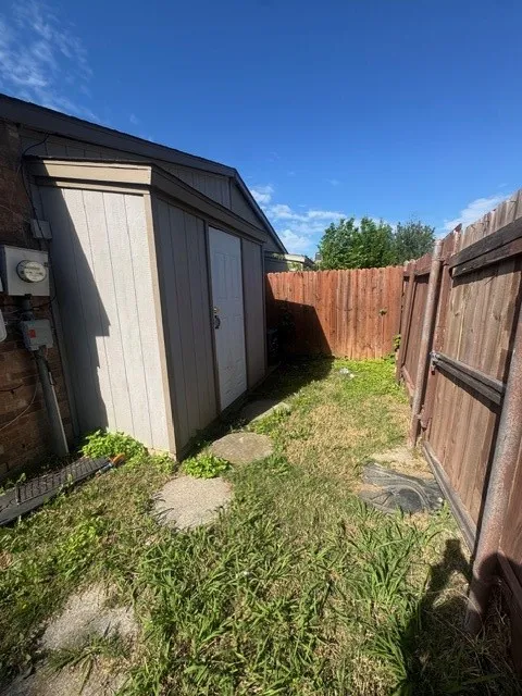 Single Family Residence For Sale in Dallas County , 9551 Gonzales Drive, Dallas, Texas 75227, 2 Bedroom, 1 Bathroom, Garage spaces, 940 Sqft, built in 1982, Preowned, mls#21223675, Real Estate Agent in Dallas, Homes For Sale in Dallas county, Homes For Sale in Dallas, Realtor in Dallas Texas, Real Estate Brokerage Independent Realty Texas, Luminita Cordes Realtor