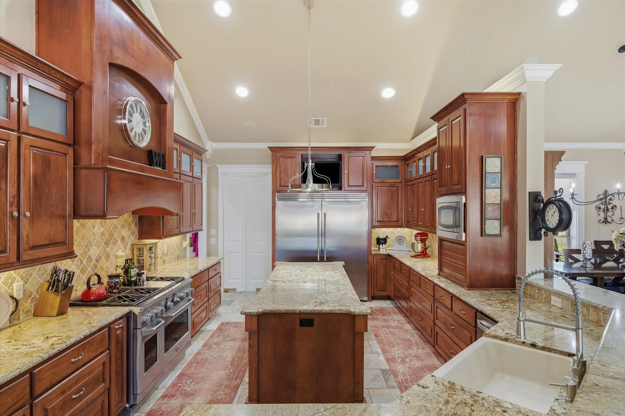 Single Family Residence For Sale in Smith County , 13006 FM 757, Winona, Texas 75792, 3 Bedrooms, 4 Bathrooms, 12 Garage spaces, 5,174 Sqft, built in 2012, Preowned, Price $2,850,000, mls#21216426, Real Estate Agent in Winona, Homes For Sale in Smith county, Homes For Sale in Winona, Realtor in Winona Texas, Real Estate Brokerage Independent Realty Texas, Luminita Cordes Realtor