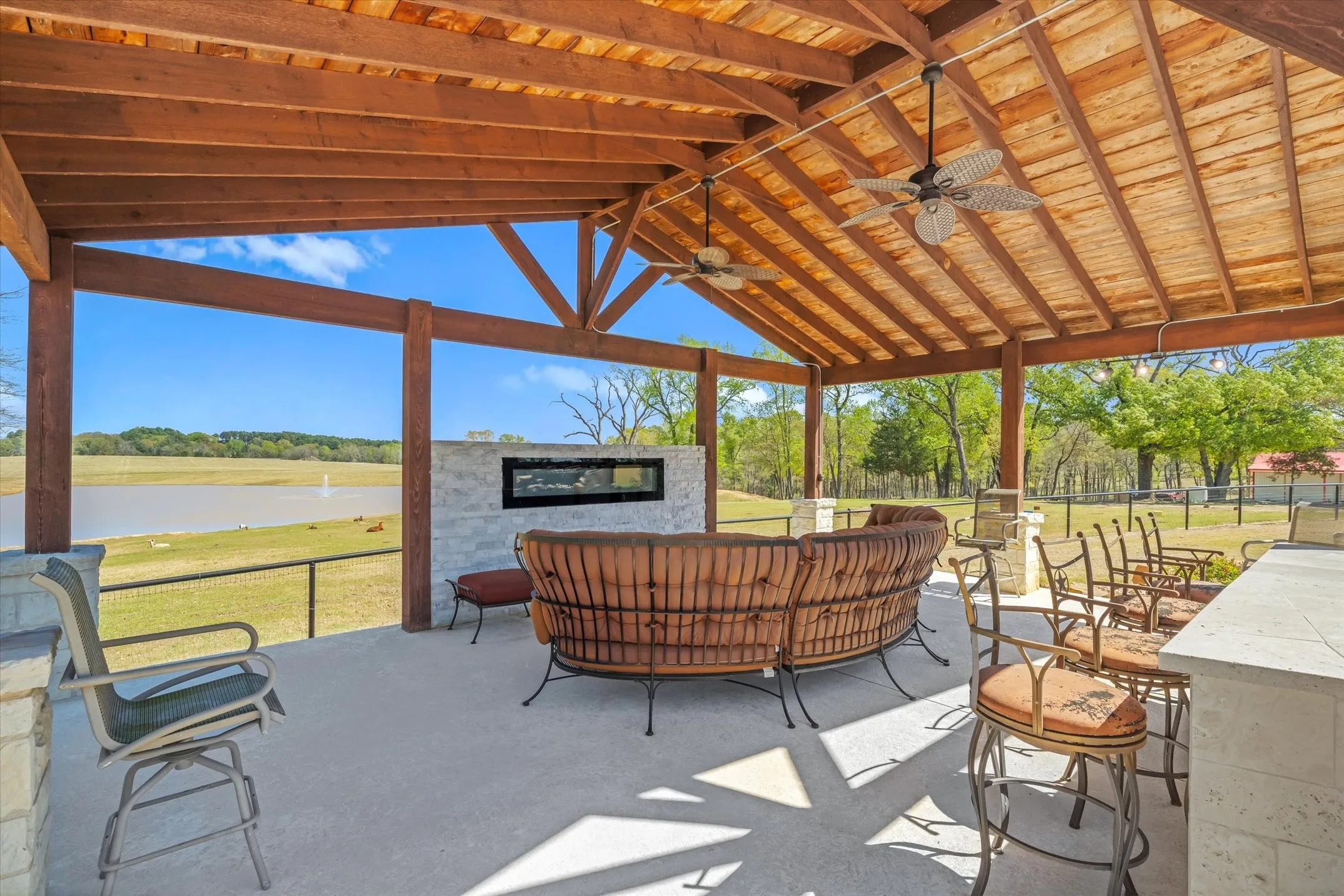 Single Family Residence For Sale in Smith County , 13006 FM 757, Winona, Texas 75792, 3 Bedrooms, 4 Bathrooms, 12 Garage spaces, 5,174 Sqft, built in 2012, Preowned, Price $2,850,000, mls#21216426, Real Estate Agent in Winona, Homes For Sale in Smith county, Homes For Sale in Winona, Realtor in Winona Texas, Real Estate Brokerage Independent Realty Texas, Luminita Cordes Realtor