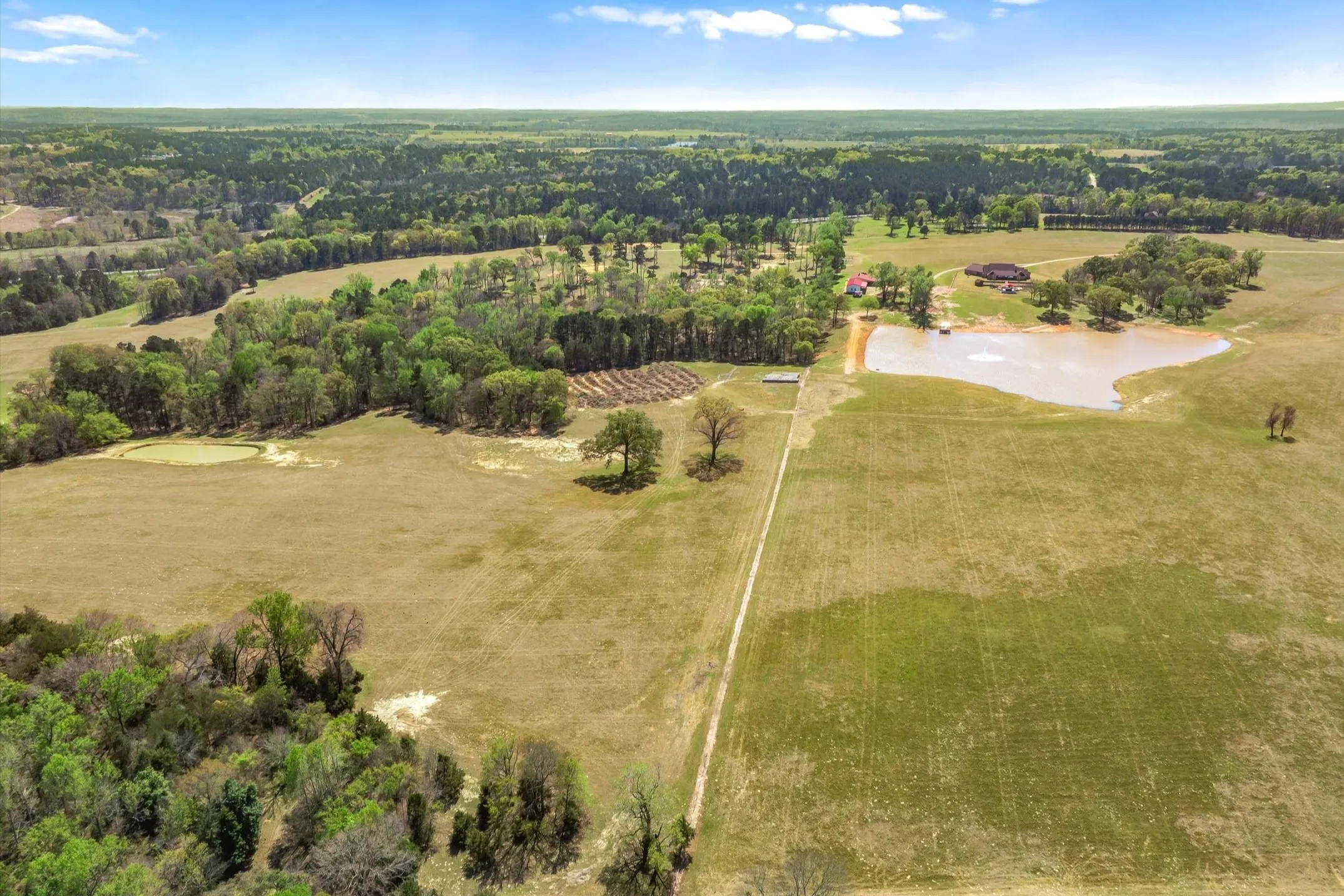 Single Family Residence For Sale in Smith County , 13006 FM 757, Winona, Texas 75792, 3 Bedrooms, 4 Bathrooms, 12 Garage spaces, 5,174 Sqft, built in 2012, Preowned, Price $2,850,000, mls#21216426, Real Estate Agent in Winona, Homes For Sale in Smith county, Homes For Sale in Winona, Realtor in Winona Texas, Real Estate Brokerage Independent Realty Texas, Luminita Cordes Realtor
