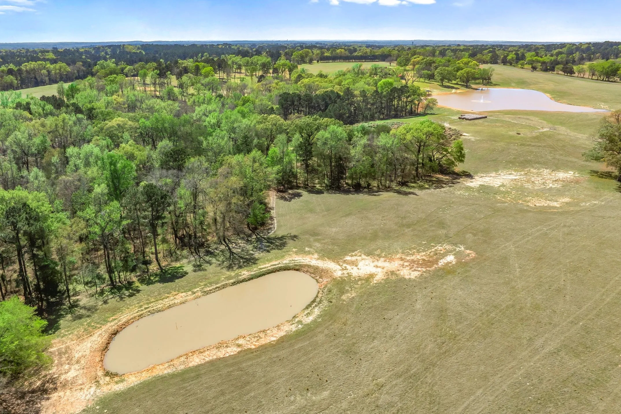 Single Family Residence For Sale in Smith County , 13006 FM 757, Winona, Texas 75792, 3 Bedrooms, 4 Bathrooms, 12 Garage spaces, 5,174 Sqft, built in 2012, Preowned, Price $2,850,000, mls#21216426, Real Estate Agent in Winona, Homes For Sale in Smith county, Homes For Sale in Winona, Realtor in Winona Texas, Real Estate Brokerage Independent Realty Texas, Luminita Cordes Realtor