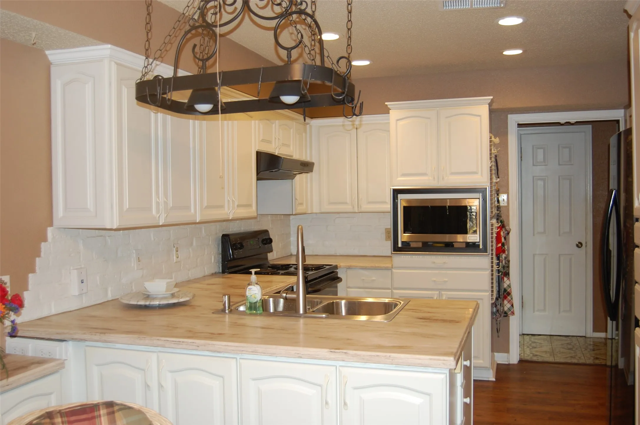 Kitchen with Eating Bar