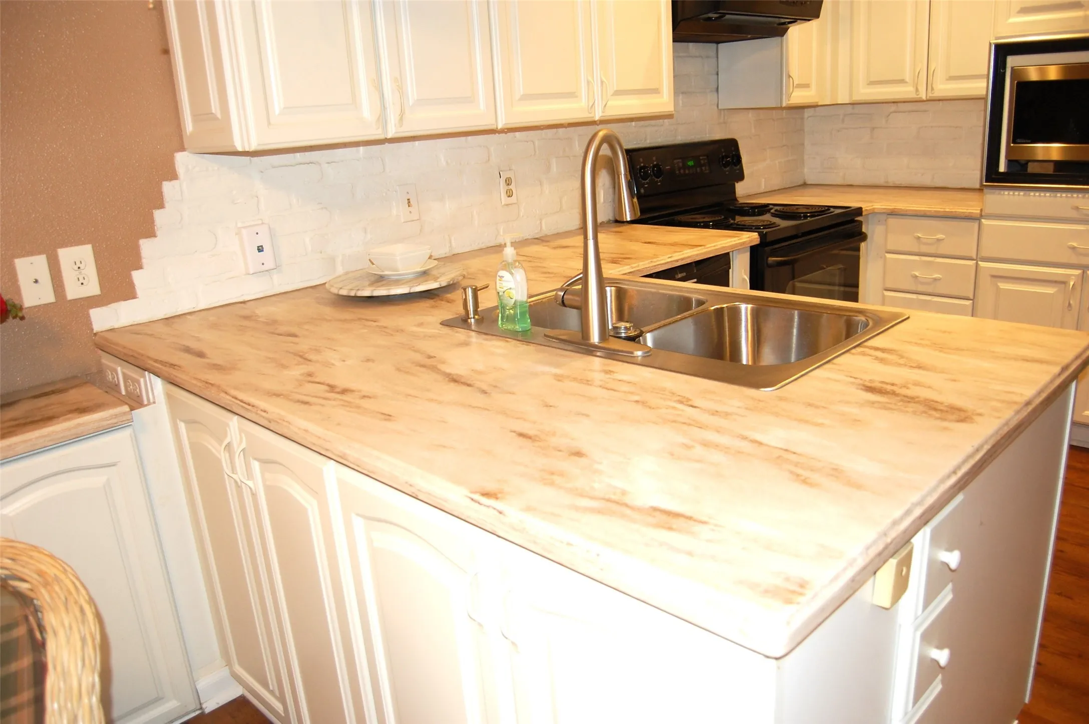 Gorgeous Kitchen Counter Tops for Eat In Bar