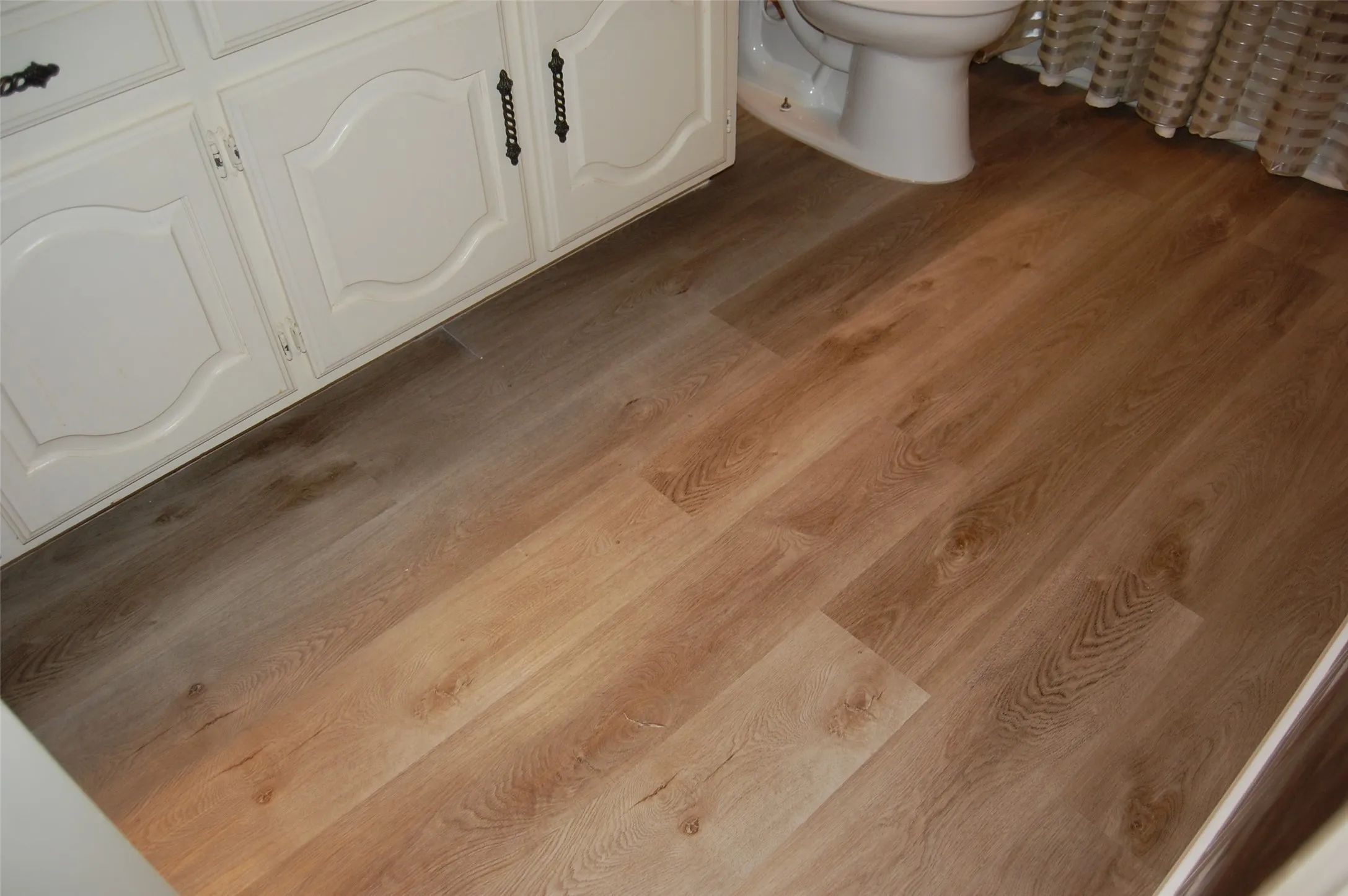 Flooring in Guest Full Bath