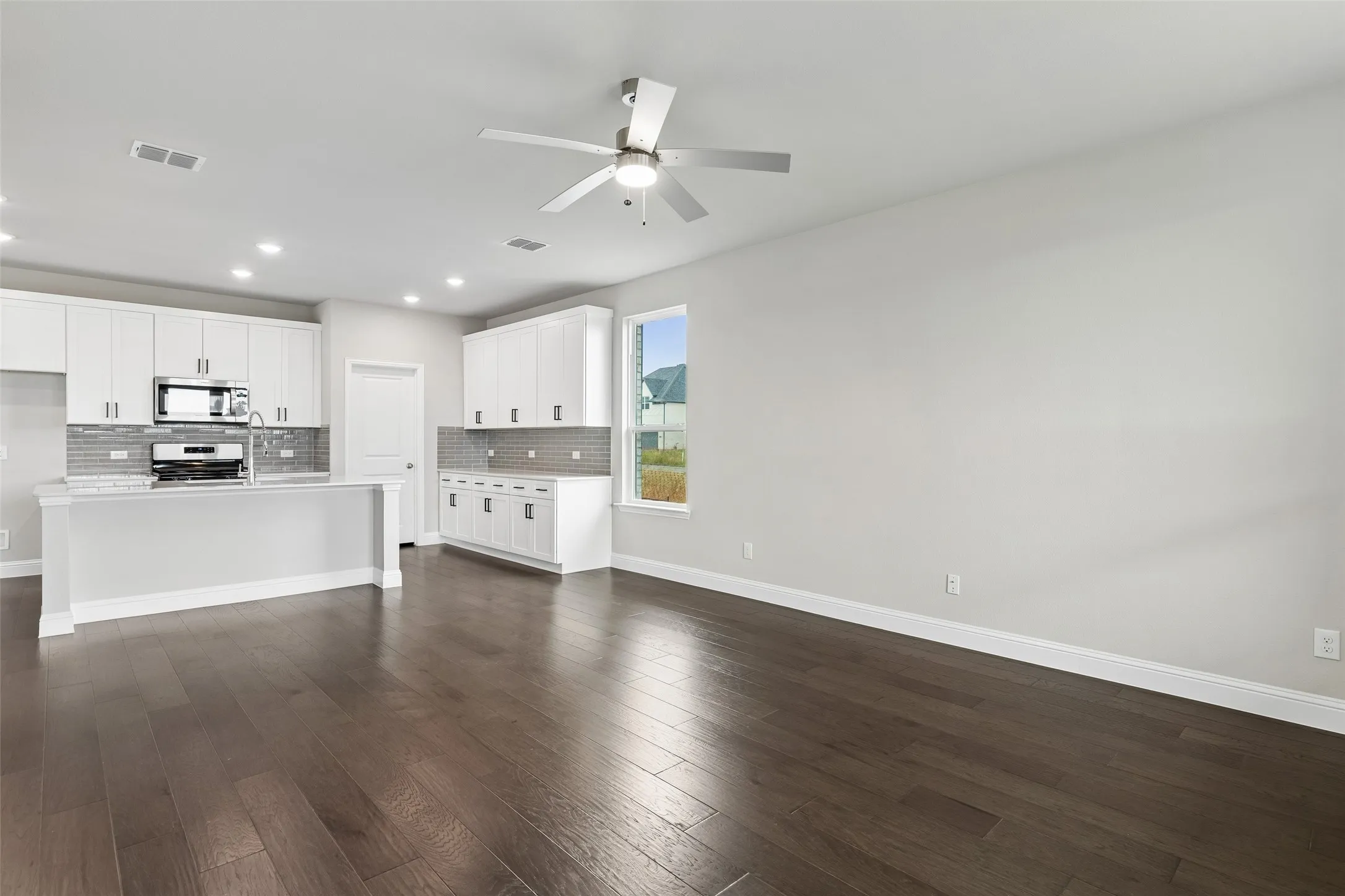 Single Family Residence For Sale in Collin County , 1505 Lucca Lane, Weston, Texas 75097, 4 Bedroom, 3 Bathroom, 2 Garage spaces, 2,454 Sqft, built in 2025, New Construction - Complete, mls#21224050, Real Estate Agent in Weston, Homes For Sale in Collin county, Homes For Sale in Weston, Realtor in Weston Texas, Real Estate Brokerage Independent Realty Texas, Luminita Cordes Realtor