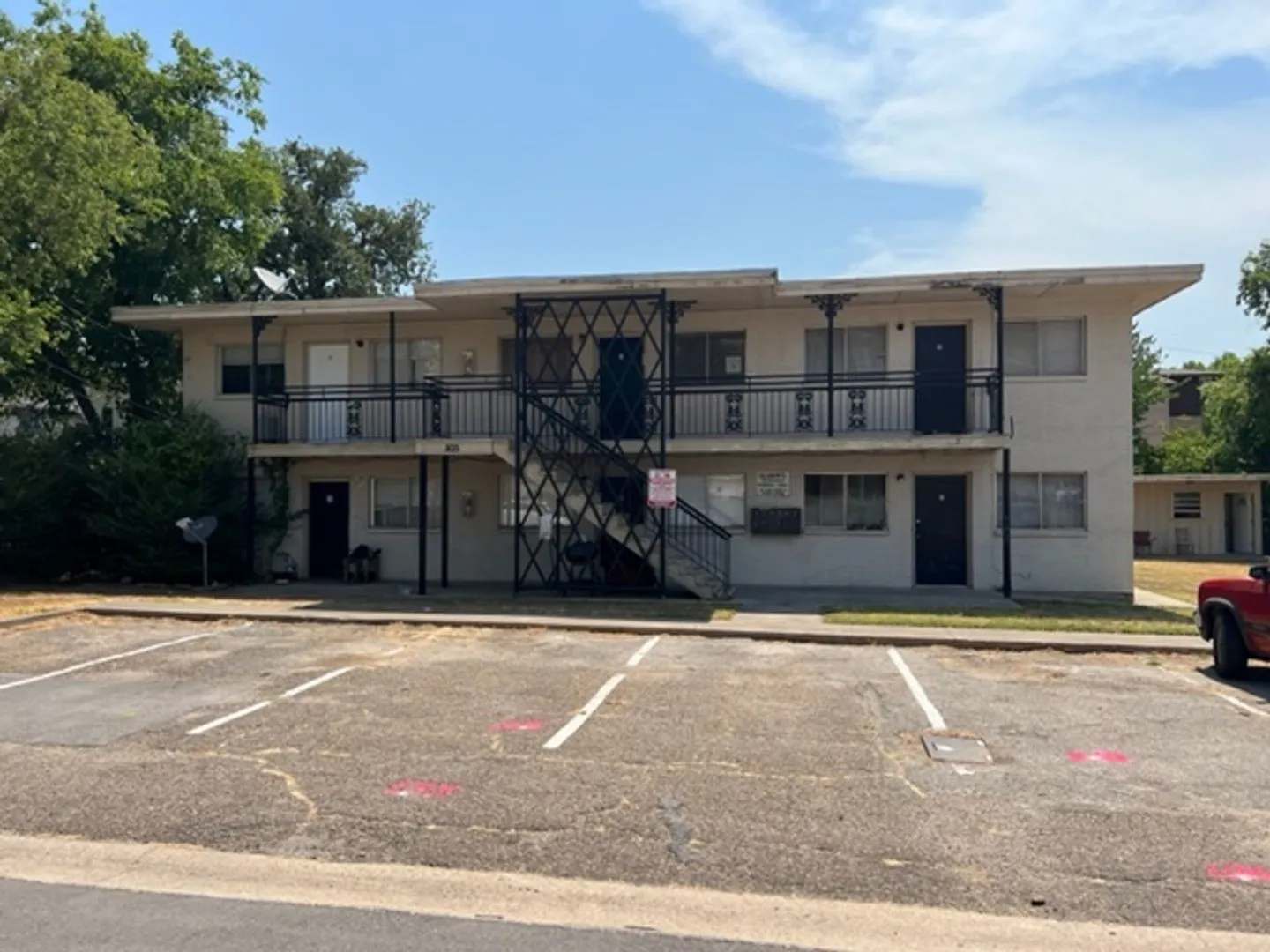 Apartment For Rent in Denton County , 1112 Eagle Drive 5, Denton, Texas 76201, 1 Bedroom, 1 Bathroom, Garage spaces, 450 Sqft, built in 1962, Price $850, mls#21224053, Real Estate Agent in Denton, Homes For Rent in Denton county, Homes For Rent in Denton, Realtor in Denton Texas, Real Estate Brokerage Independent Realty Texas, Luminita Cordes Realtor