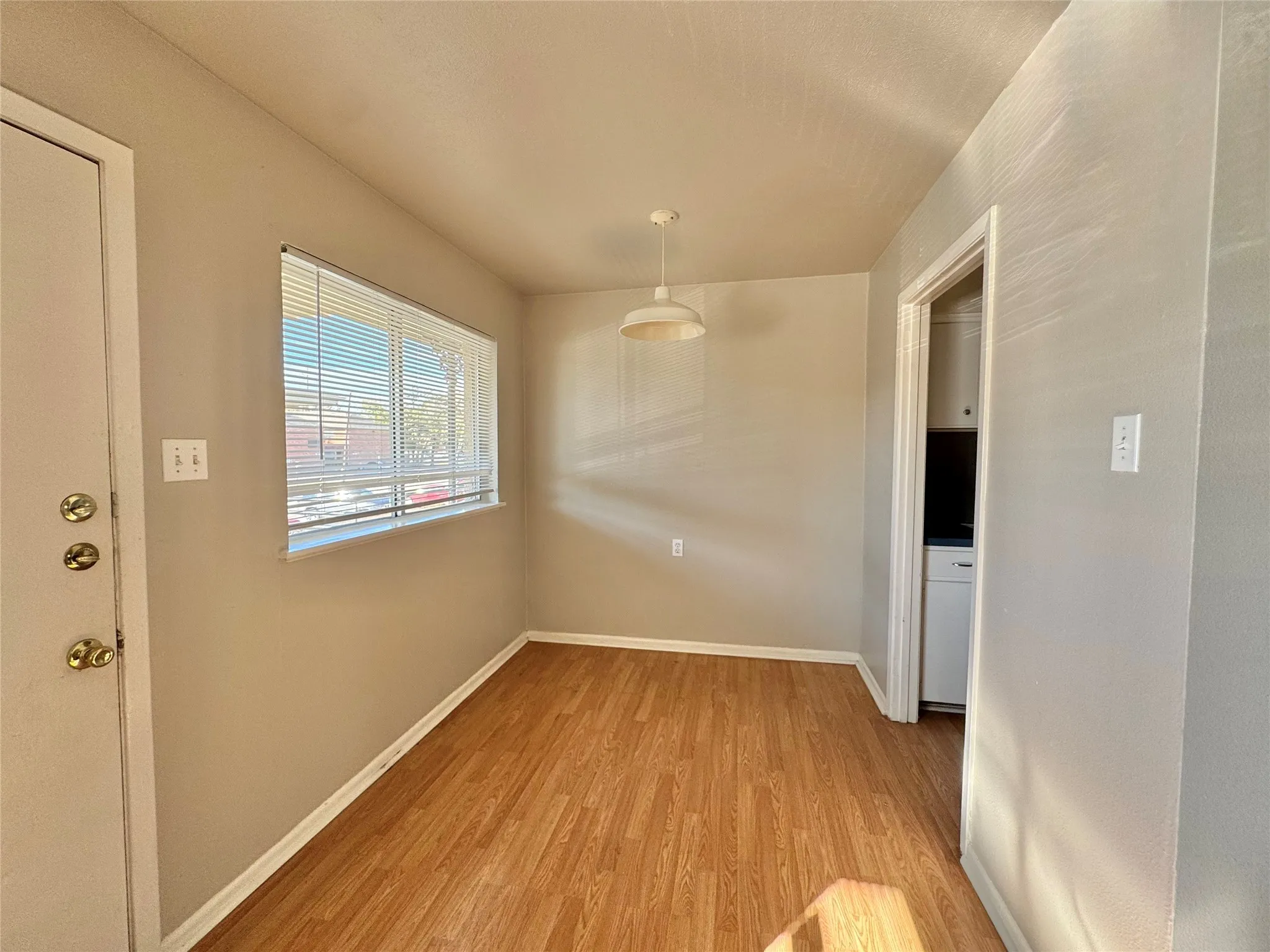 Apartment For Rent in Denton County , 1112 Eagle Drive 5, Denton, Texas 76201, 1 Bedroom, 1 Bathroom, Garage spaces, 450 Sqft, built in 1962, Price $850, mls#21224053, Real Estate Agent in Denton, Homes For Rent in Denton county, Homes For Rent in Denton, Realtor in Denton Texas, Real Estate Brokerage Independent Realty Texas, Luminita Cordes Realtor