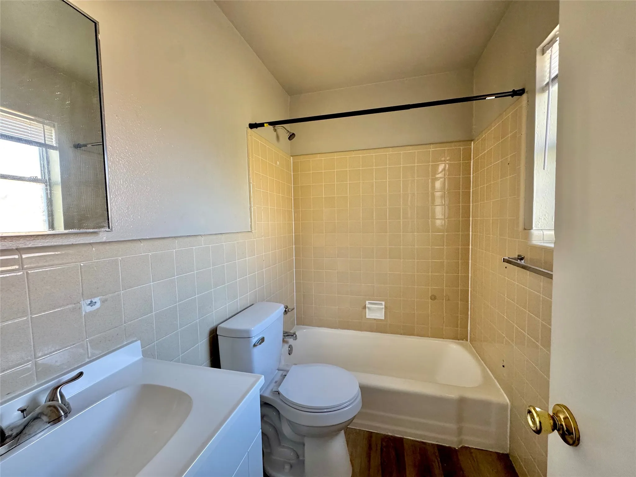 Apartment For Rent in Denton County , 1112 Eagle Drive 5, Denton, Texas 76201, 1 Bedroom, 1 Bathroom, Garage spaces, 450 Sqft, built in 1962, Price $850, mls#21224053, Real Estate Agent in Denton, Homes For Rent in Denton county, Homes For Rent in Denton, Realtor in Denton Texas, Real Estate Brokerage Independent Realty Texas, Luminita Cordes Realtor