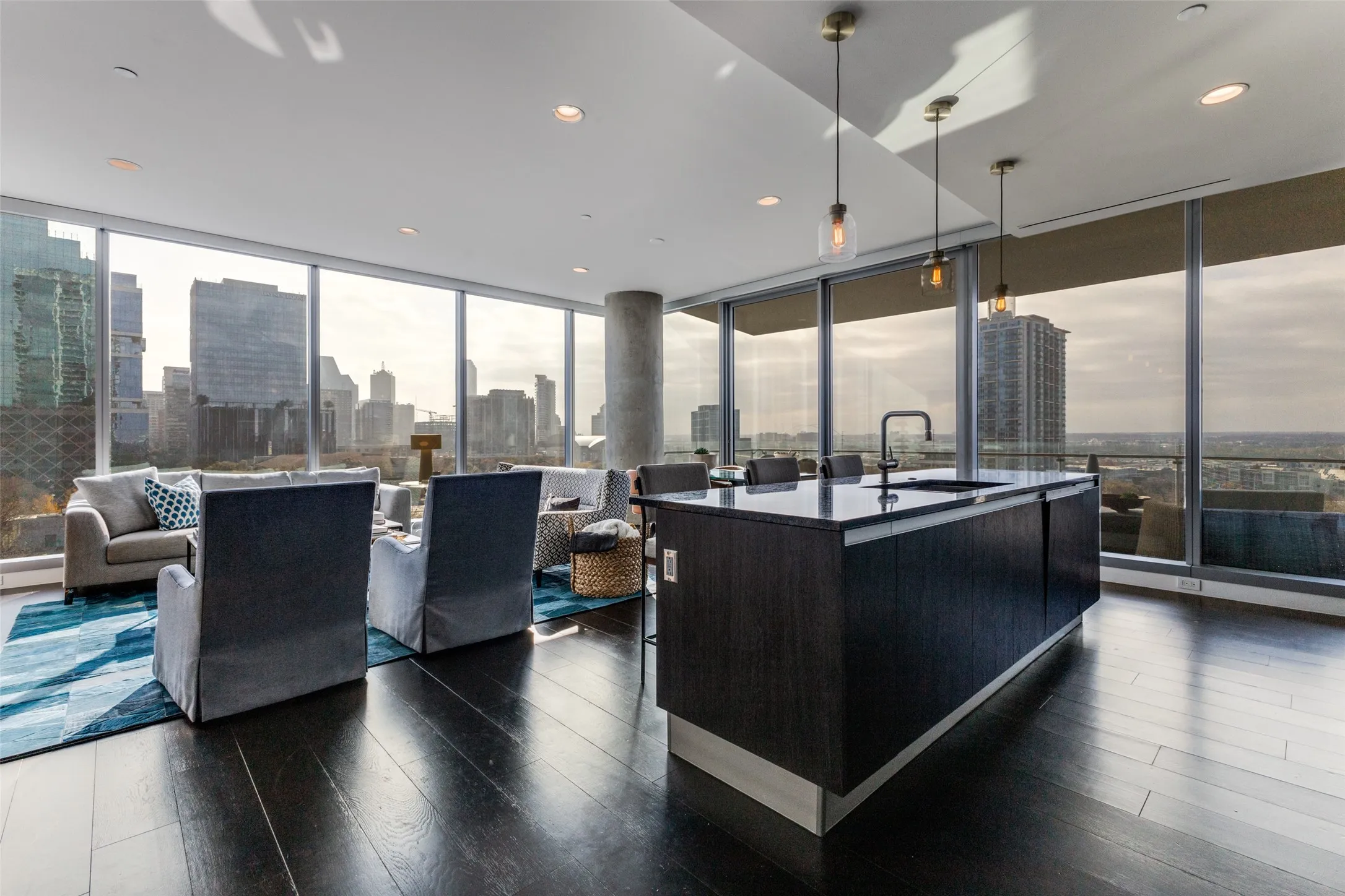Condominium For Sale in Dallas County , 3130 N Harwood Street 801, Dallas, Texas 75201, 3 Bedrooms, 4 Bathrooms, 2 Garage spaces, 2,114 Sqft, built in 2015, Preowned, Price $1,399,000, mls#21223142, Real Estate Agent in Dallas, Homes For Sale in Dallas county, Homes For Sale in Dallas, Realtor in Dallas Texas, Real Estate Brokerage Independent Realty Texas, Luminita Cordes Realtor