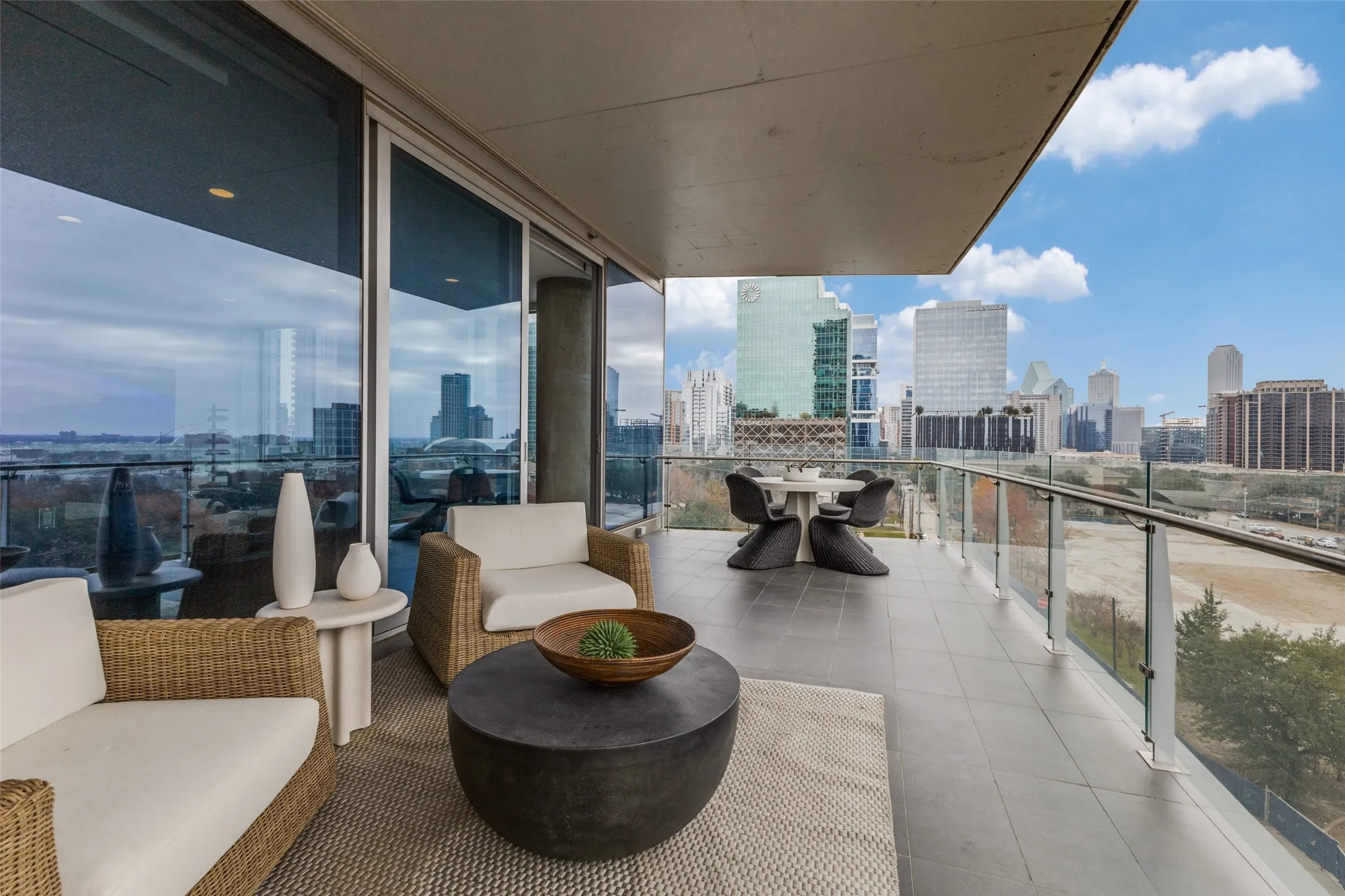 Condominium For Sale in Dallas County , 3130 N Harwood Street 801, Dallas, Texas 75201, 3 Bedrooms, 4 Bathrooms, 2 Garage spaces, 2,114 Sqft, built in 2015, Preowned, Price $1,399,000, mls#21223142, Real Estate Agent in Dallas, Homes For Sale in Dallas county, Homes For Sale in Dallas, Realtor in Dallas Texas, Real Estate Brokerage Independent Realty Texas, Luminita Cordes Realtor