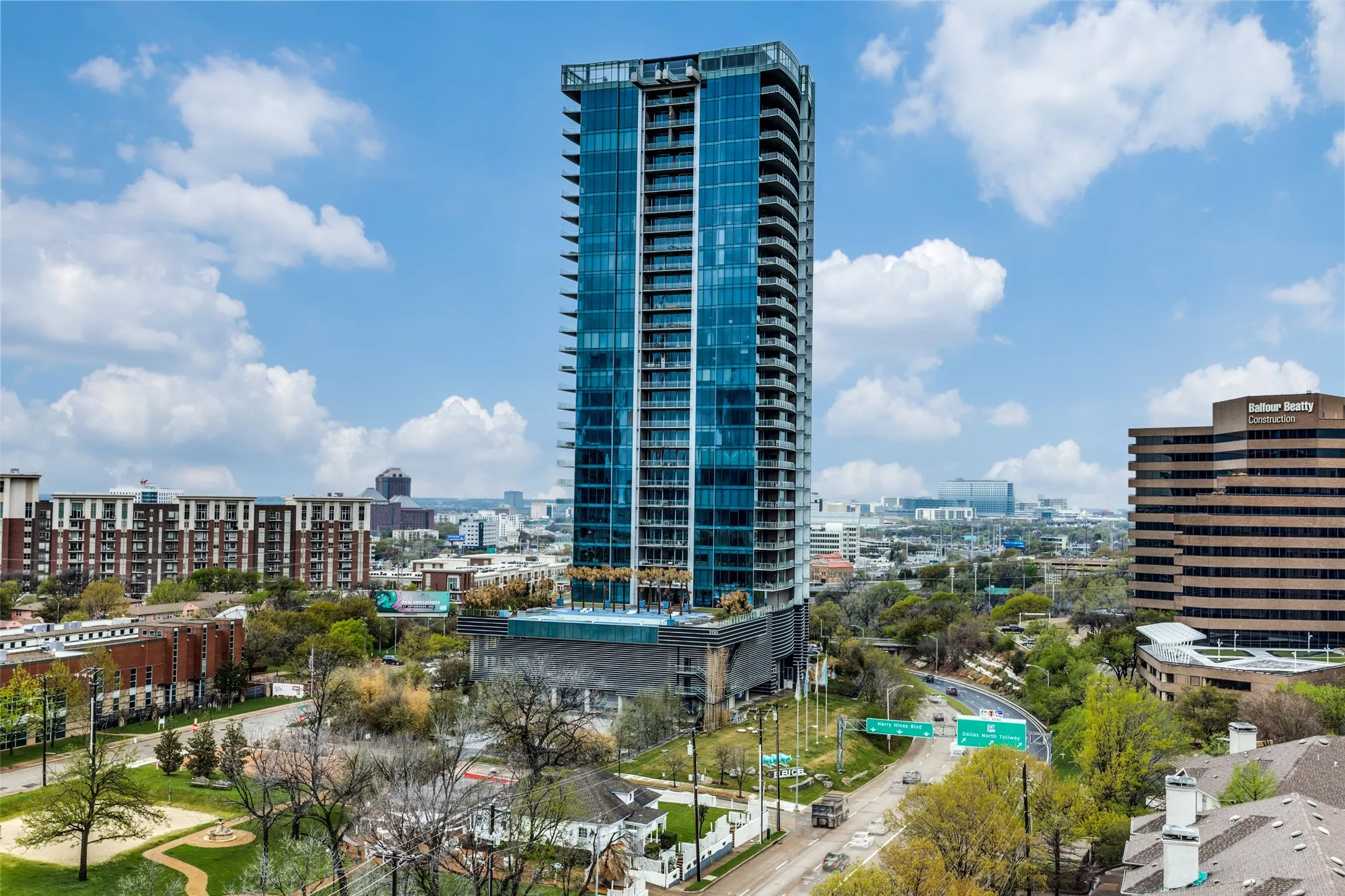 Condominium For Sale in Dallas County , 3130 N Harwood Street 801, Dallas, Texas 75201, 3 Bedrooms, 4 Bathrooms, 2 Garage spaces, 2,114 Sqft, built in 2015, Preowned, Price $1,399,000, mls#21223142, Real Estate Agent in Dallas, Homes For Sale in Dallas county, Homes For Sale in Dallas, Realtor in Dallas Texas, Real Estate Brokerage Independent Realty Texas, Luminita Cordes Realtor