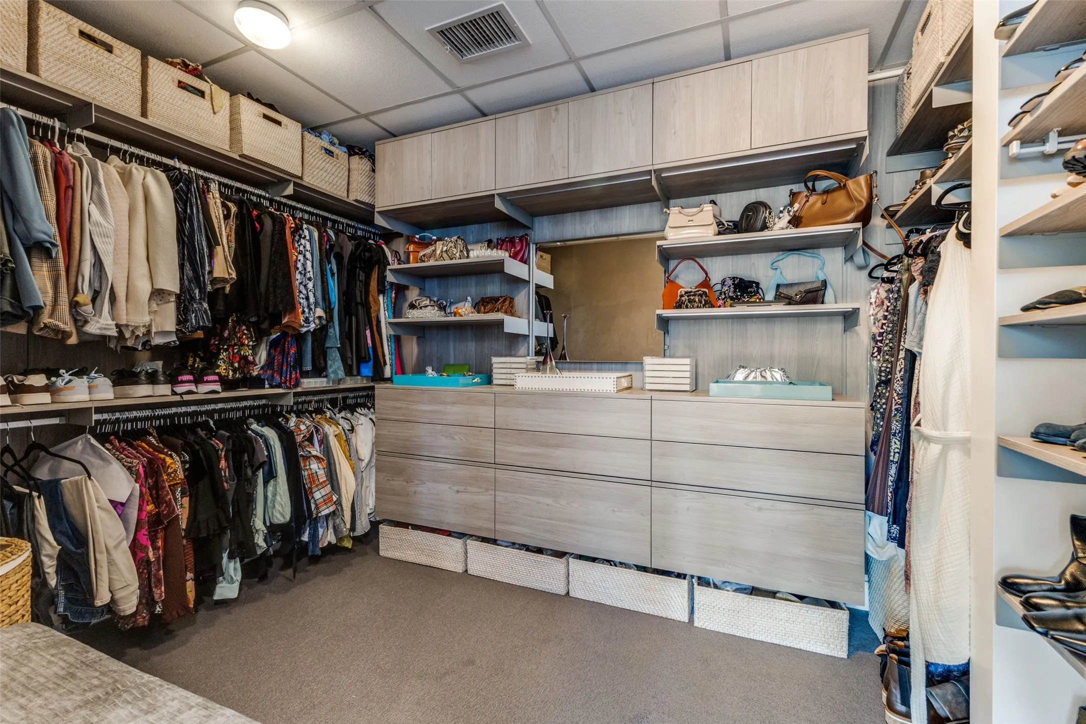 Condominium For Sale in Dallas County , 3130 N Harwood Street 801, Dallas, Texas 75201, 3 Bedrooms, 4 Bathrooms, 2 Garage spaces, 2,114 Sqft, built in 2015, Preowned, Price $1,399,000, mls#21223142, Real Estate Agent in Dallas, Homes For Sale in Dallas county, Homes For Sale in Dallas, Realtor in Dallas Texas, Real Estate Brokerage Independent Realty Texas, Luminita Cordes Realtor