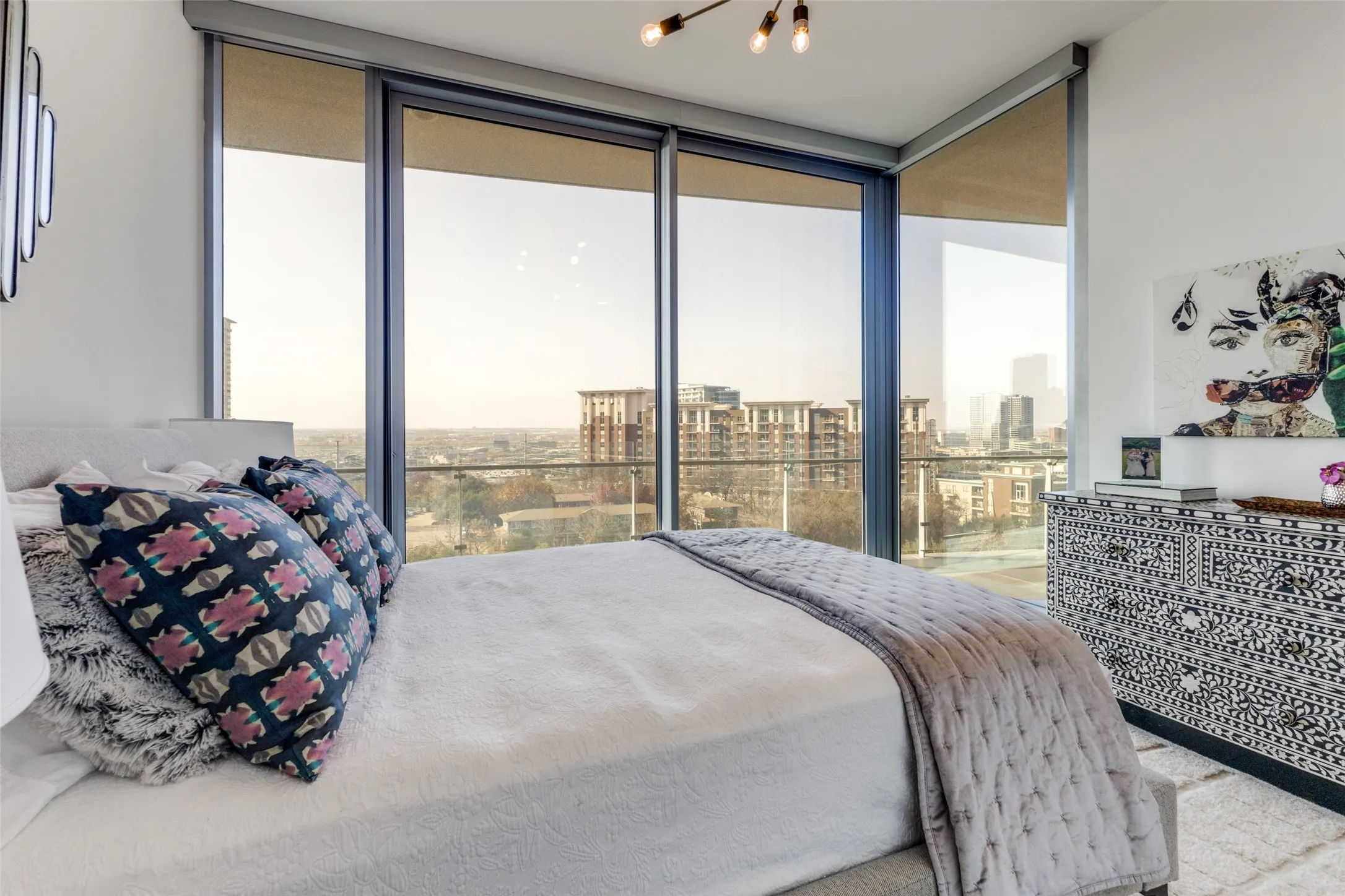 Condominium For Sale in Dallas County , 3130 N Harwood Street 801, Dallas, Texas 75201, 3 Bedrooms, 4 Bathrooms, 2 Garage spaces, 2,114 Sqft, built in 2015, Preowned, Price $1,399,000, mls#21223142, Real Estate Agent in Dallas, Homes For Sale in Dallas county, Homes For Sale in Dallas, Realtor in Dallas Texas, Real Estate Brokerage Independent Realty Texas, Luminita Cordes Realtor