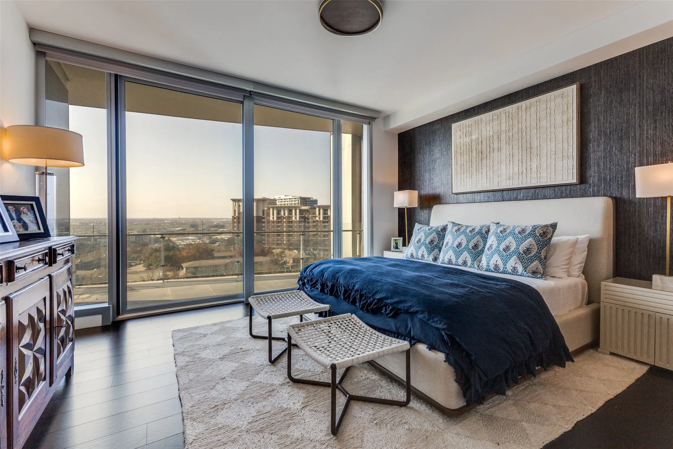 Condominium For Sale in Dallas County , 3130 N Harwood Street 801, Dallas, Texas 75201, 3 Bedrooms, 4 Bathrooms, 2 Garage spaces, 2,114 Sqft, built in 2015, Preowned, Price $1,399,000, mls#21223142, Real Estate Agent in Dallas, Homes For Sale in Dallas county, Homes For Sale in Dallas, Realtor in Dallas Texas, Real Estate Brokerage Independent Realty Texas, Luminita Cordes Realtor