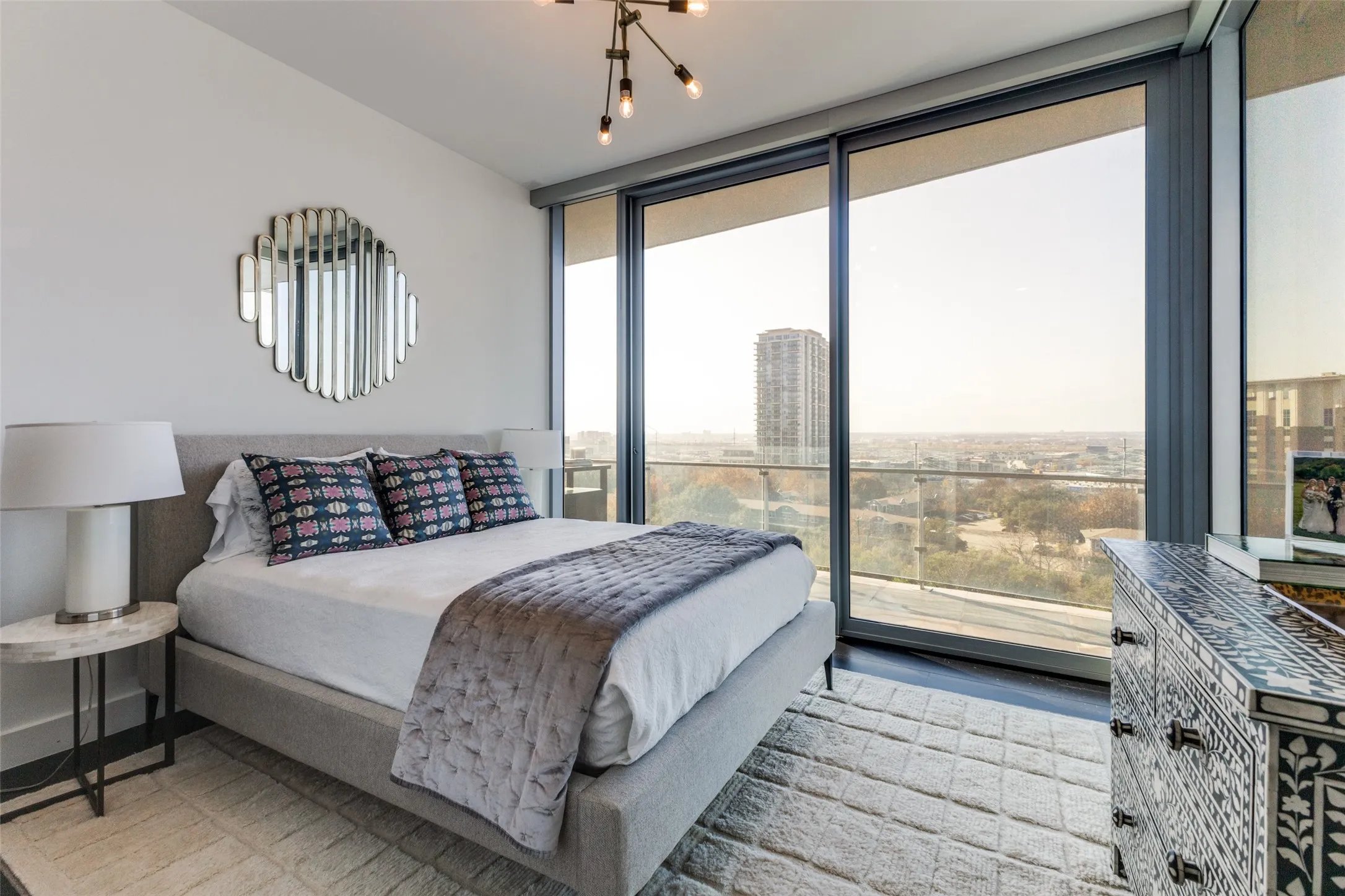 Condominium For Sale in Dallas County , 3130 N Harwood Street 801, Dallas, Texas 75201, 3 Bedrooms, 4 Bathrooms, 2 Garage spaces, 2,114 Sqft, built in 2015, Preowned, Price $1,399,000, mls#21223142, Real Estate Agent in Dallas, Homes For Sale in Dallas county, Homes For Sale in Dallas, Realtor in Dallas Texas, Real Estate Brokerage Independent Realty Texas, Luminita Cordes Realtor