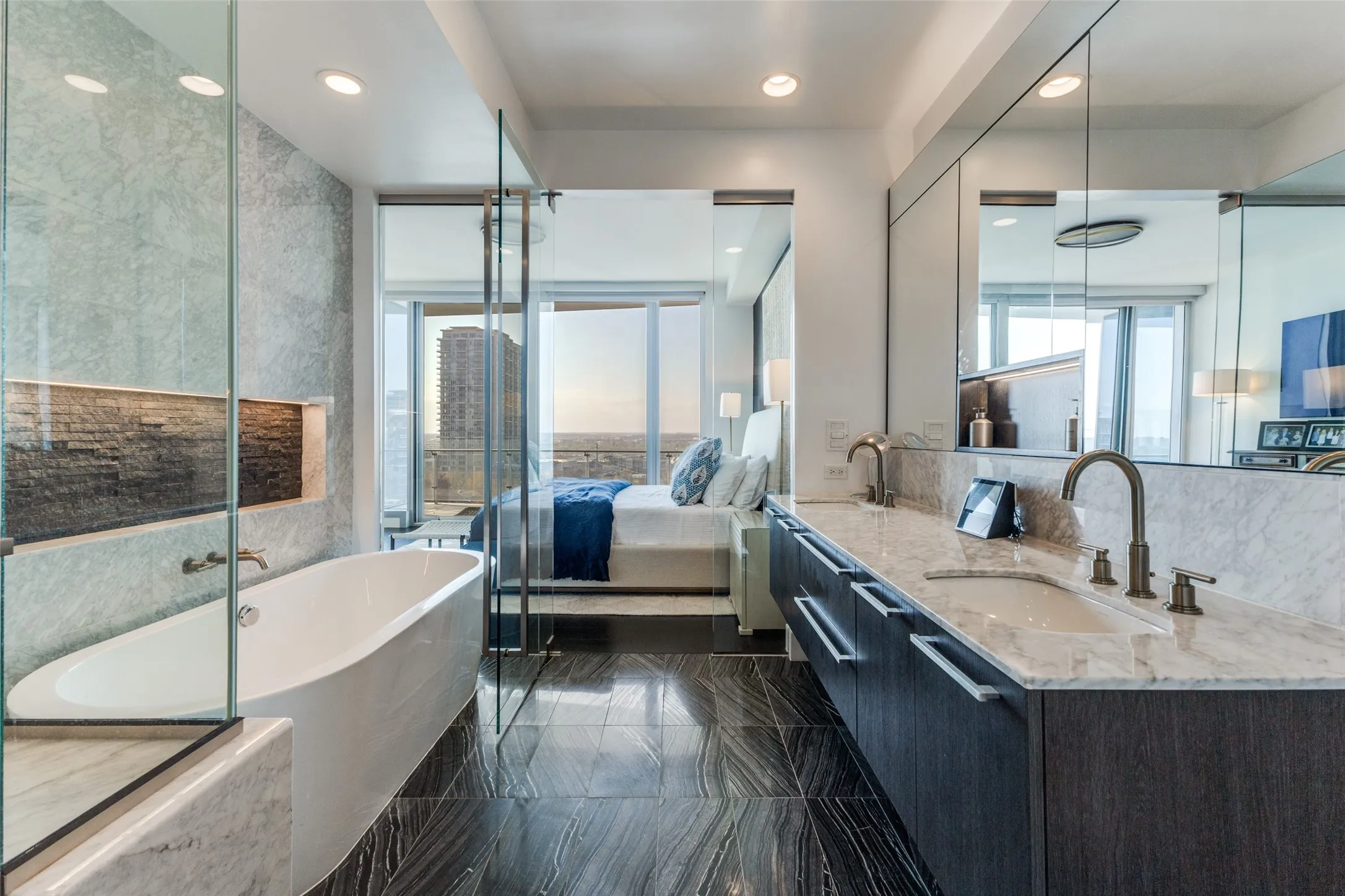 Condominium For Sale in Dallas County , 3130 N Harwood Street 801, Dallas, Texas 75201, 3 Bedrooms, 4 Bathrooms, 2 Garage spaces, 2,114 Sqft, built in 2015, Preowned, Price $1,399,000, mls#21223142, Real Estate Agent in Dallas, Homes For Sale in Dallas county, Homes For Sale in Dallas, Realtor in Dallas Texas, Real Estate Brokerage Independent Realty Texas, Luminita Cordes Realtor