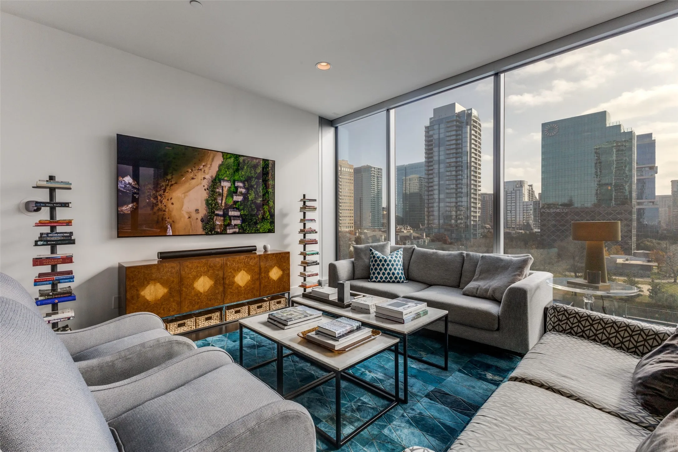 Condominium For Sale in Dallas County , 3130 N Harwood Street 801, Dallas, Texas 75201, 3 Bedrooms, 4 Bathrooms, 2 Garage spaces, 2,114 Sqft, built in 2015, Preowned, Price $1,399,000, mls#21223142, Real Estate Agent in Dallas, Homes For Sale in Dallas county, Homes For Sale in Dallas, Realtor in Dallas Texas, Real Estate Brokerage Independent Realty Texas, Luminita Cordes Realtor