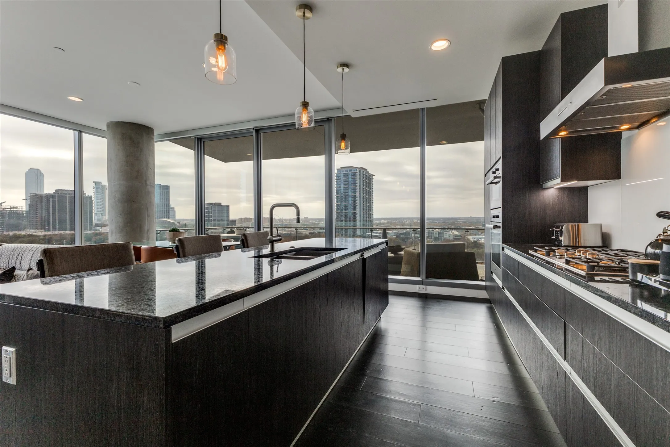 Condominium For Sale in Dallas County , 3130 N Harwood Street 801, Dallas, Texas 75201, 3 Bedrooms, 4 Bathrooms, 2 Garage spaces, 2,114 Sqft, built in 2015, Preowned, Price $1,399,000, mls#21223142, Real Estate Agent in Dallas, Homes For Sale in Dallas county, Homes For Sale in Dallas, Realtor in Dallas Texas, Real Estate Brokerage Independent Realty Texas, Luminita Cordes Realtor