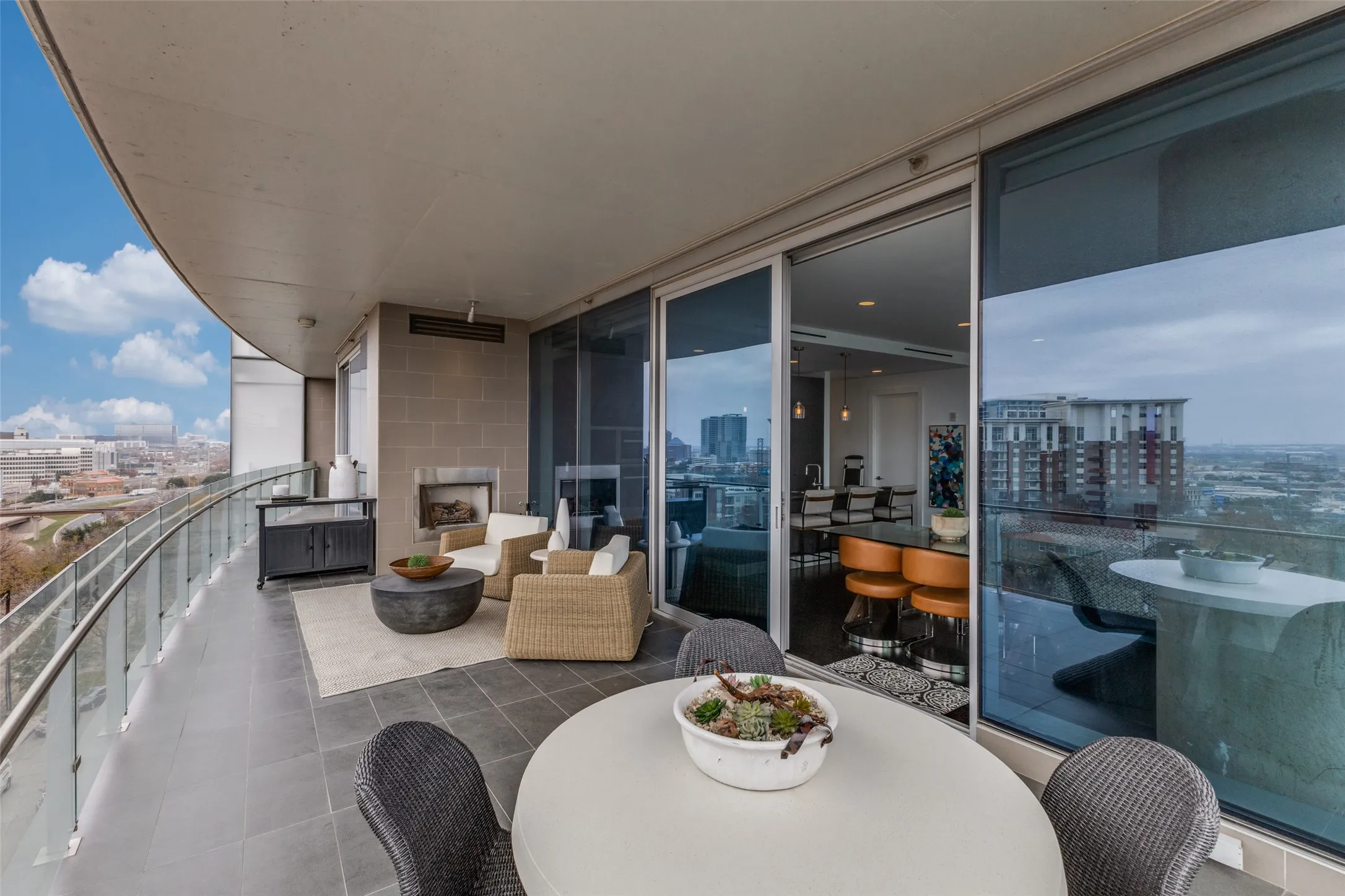 Condominium For Sale in Dallas County , 3130 N Harwood Street 801, Dallas, Texas 75201, 3 Bedrooms, 4 Bathrooms, 2 Garage spaces, 2,114 Sqft, built in 2015, Preowned, Price $1,399,000, mls#21223142, Real Estate Agent in Dallas, Homes For Sale in Dallas county, Homes For Sale in Dallas, Realtor in Dallas Texas, Real Estate Brokerage Independent Realty Texas, Luminita Cordes Realtor