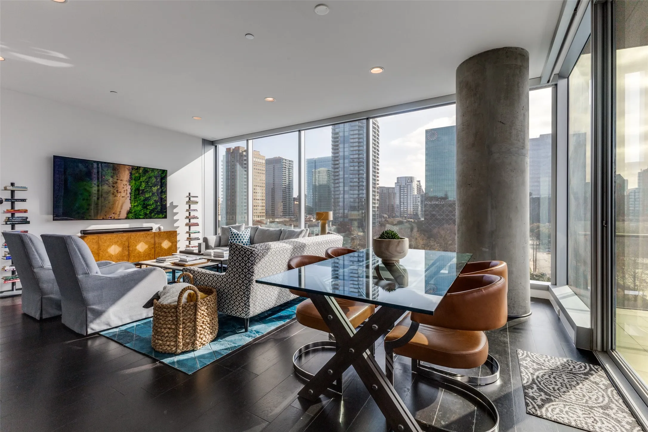 Condominium For Sale in Dallas County , 3130 N Harwood Street 801, Dallas, Texas 75201, 3 Bedrooms, 4 Bathrooms, 2 Garage spaces, 2,114 Sqft, built in 2015, Preowned, Price $1,399,000, mls#21223142, Real Estate Agent in Dallas, Homes For Sale in Dallas county, Homes For Sale in Dallas, Realtor in Dallas Texas, Real Estate Brokerage Independent Realty Texas, Luminita Cordes Realtor