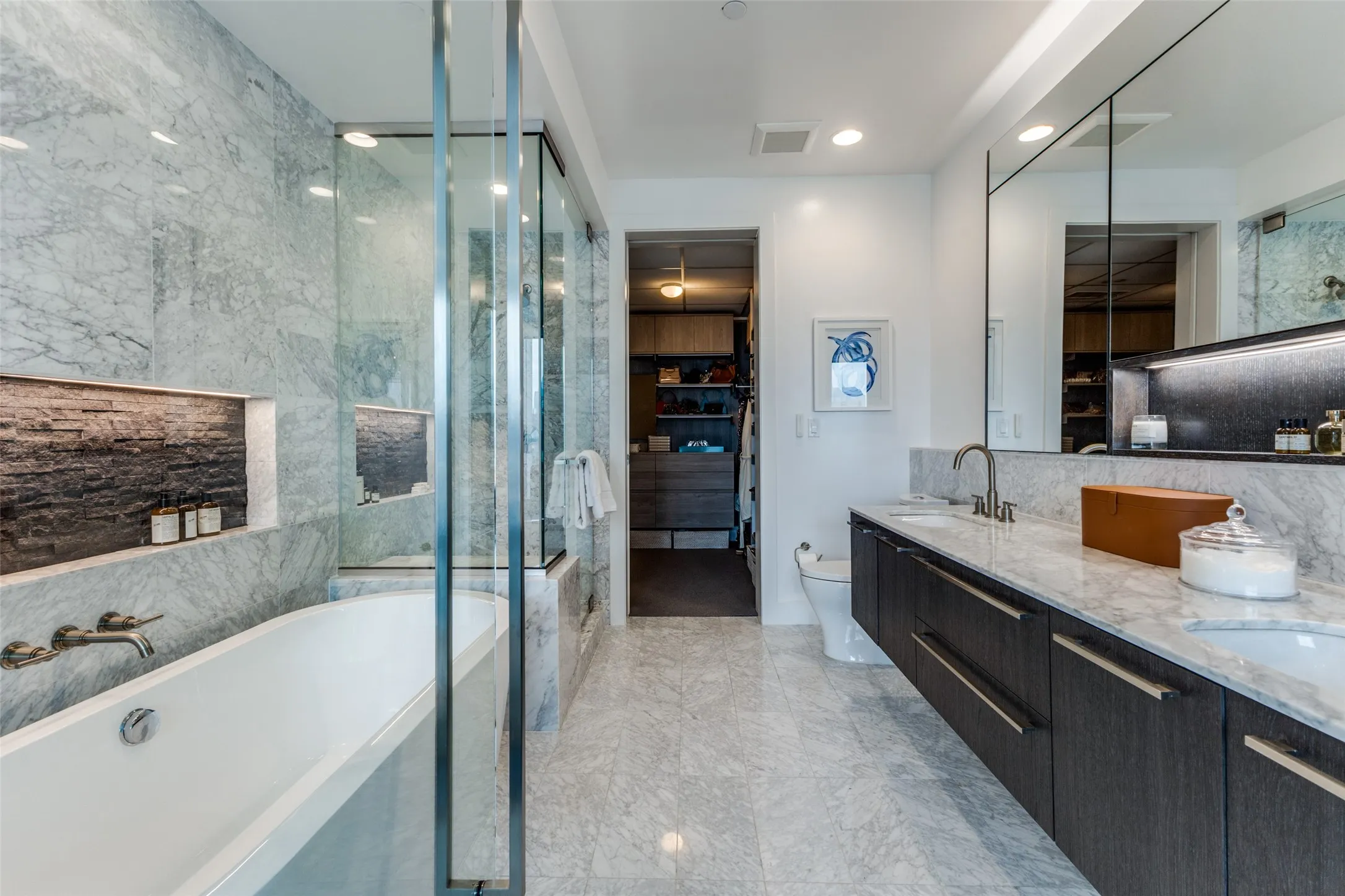 Condominium For Sale in Dallas County , 3130 N Harwood Street 801, Dallas, Texas 75201, 3 Bedrooms, 4 Bathrooms, 2 Garage spaces, 2,114 Sqft, built in 2015, Preowned, Price $1,399,000, mls#21223142, Real Estate Agent in Dallas, Homes For Sale in Dallas county, Homes For Sale in Dallas, Realtor in Dallas Texas, Real Estate Brokerage Independent Realty Texas, Luminita Cordes Realtor