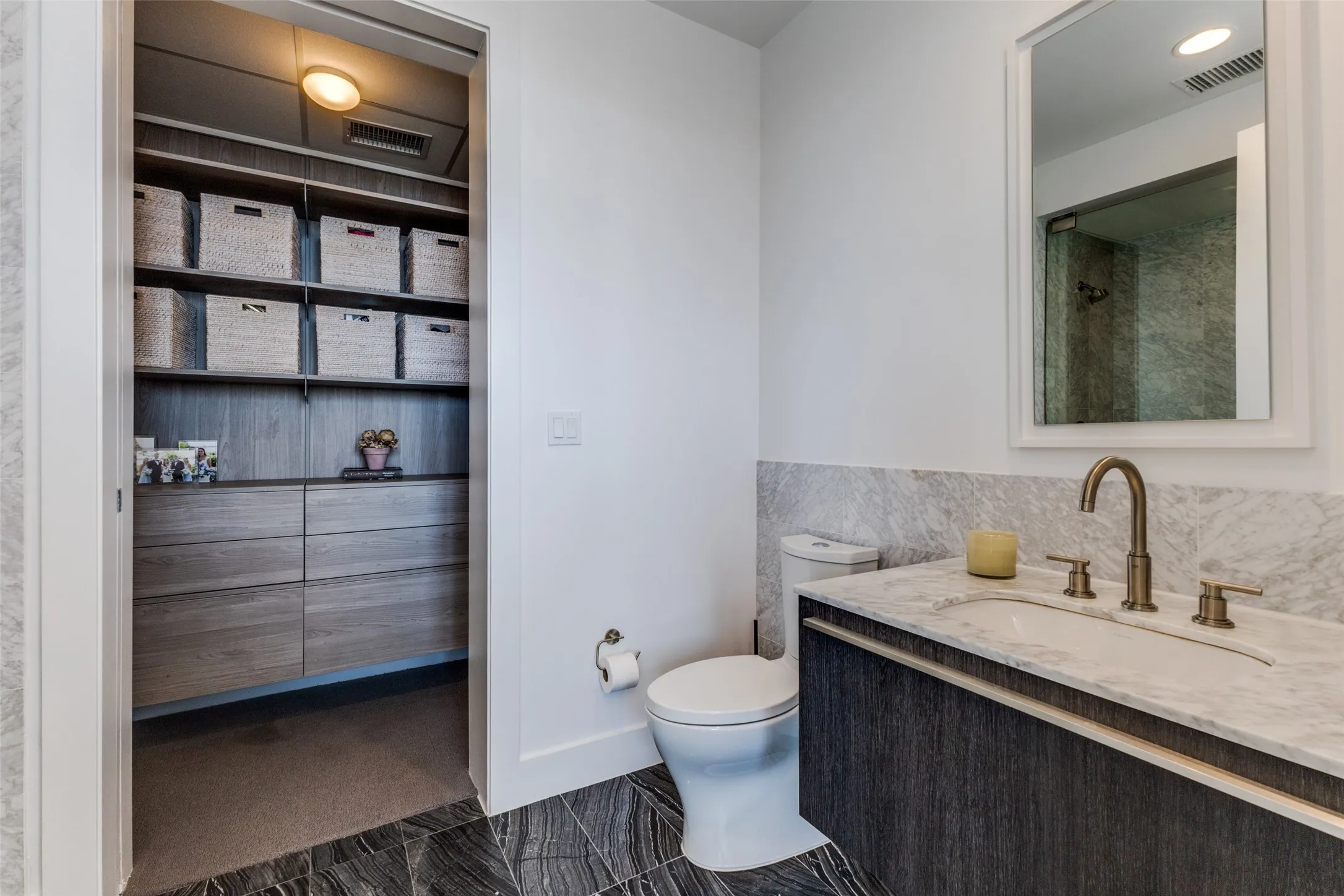Condominium For Sale in Dallas County , 3130 N Harwood Street 801, Dallas, Texas 75201, 3 Bedrooms, 4 Bathrooms, 2 Garage spaces, 2,114 Sqft, built in 2015, Preowned, Price $1,399,000, mls#21223142, Real Estate Agent in Dallas, Homes For Sale in Dallas county, Homes For Sale in Dallas, Realtor in Dallas Texas, Real Estate Brokerage Independent Realty Texas, Luminita Cordes Realtor