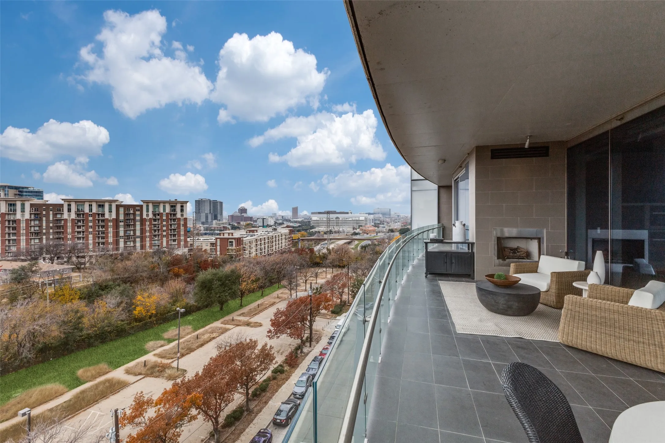 Condominium For Sale in Dallas County , 3130 N Harwood Street 801, Dallas, Texas 75201, 3 Bedrooms, 4 Bathrooms, 2 Garage spaces, 2,114 Sqft, built in 2015, Preowned, Price $1,399,000, mls#21223142, Real Estate Agent in Dallas, Homes For Sale in Dallas county, Homes For Sale in Dallas, Realtor in Dallas Texas, Real Estate Brokerage Independent Realty Texas, Luminita Cordes Realtor