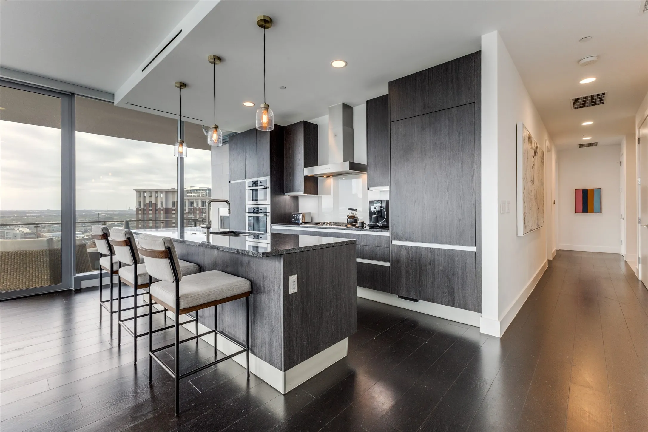 Condominium For Sale in Dallas County , 3130 N Harwood Street 801, Dallas, Texas 75201, 3 Bedrooms, 4 Bathrooms, 2 Garage spaces, 2,114 Sqft, built in 2015, Preowned, Price $1,399,000, mls#21223142, Real Estate Agent in Dallas, Homes For Sale in Dallas county, Homes For Sale in Dallas, Realtor in Dallas Texas, Real Estate Brokerage Independent Realty Texas, Luminita Cordes Realtor