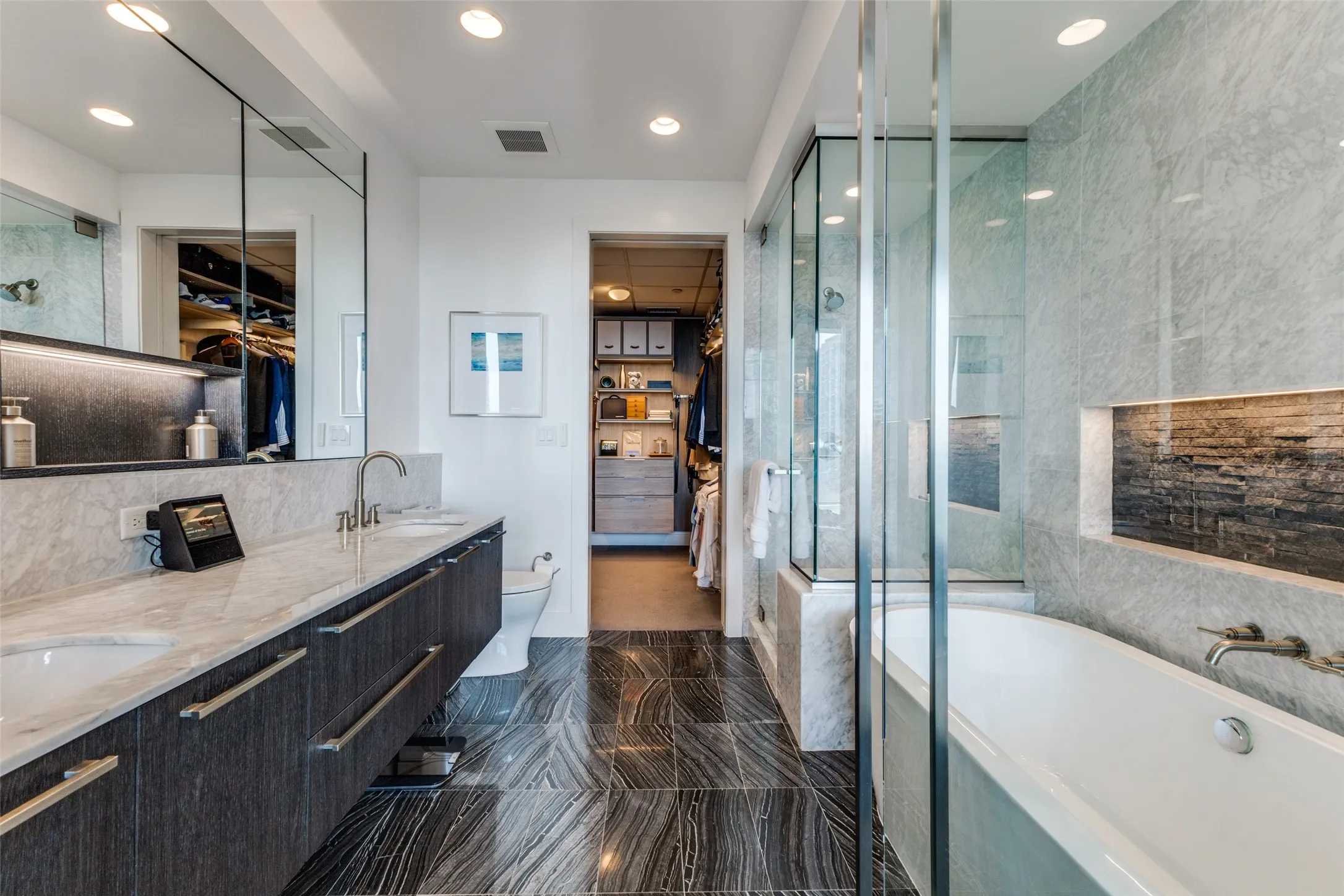 Condominium For Sale in Dallas County , 3130 N Harwood Street 801, Dallas, Texas 75201, 3 Bedrooms, 4 Bathrooms, 2 Garage spaces, 2,114 Sqft, built in 2015, Preowned, Price $1,399,000, mls#21223142, Real Estate Agent in Dallas, Homes For Sale in Dallas county, Homes For Sale in Dallas, Realtor in Dallas Texas, Real Estate Brokerage Independent Realty Texas, Luminita Cordes Realtor